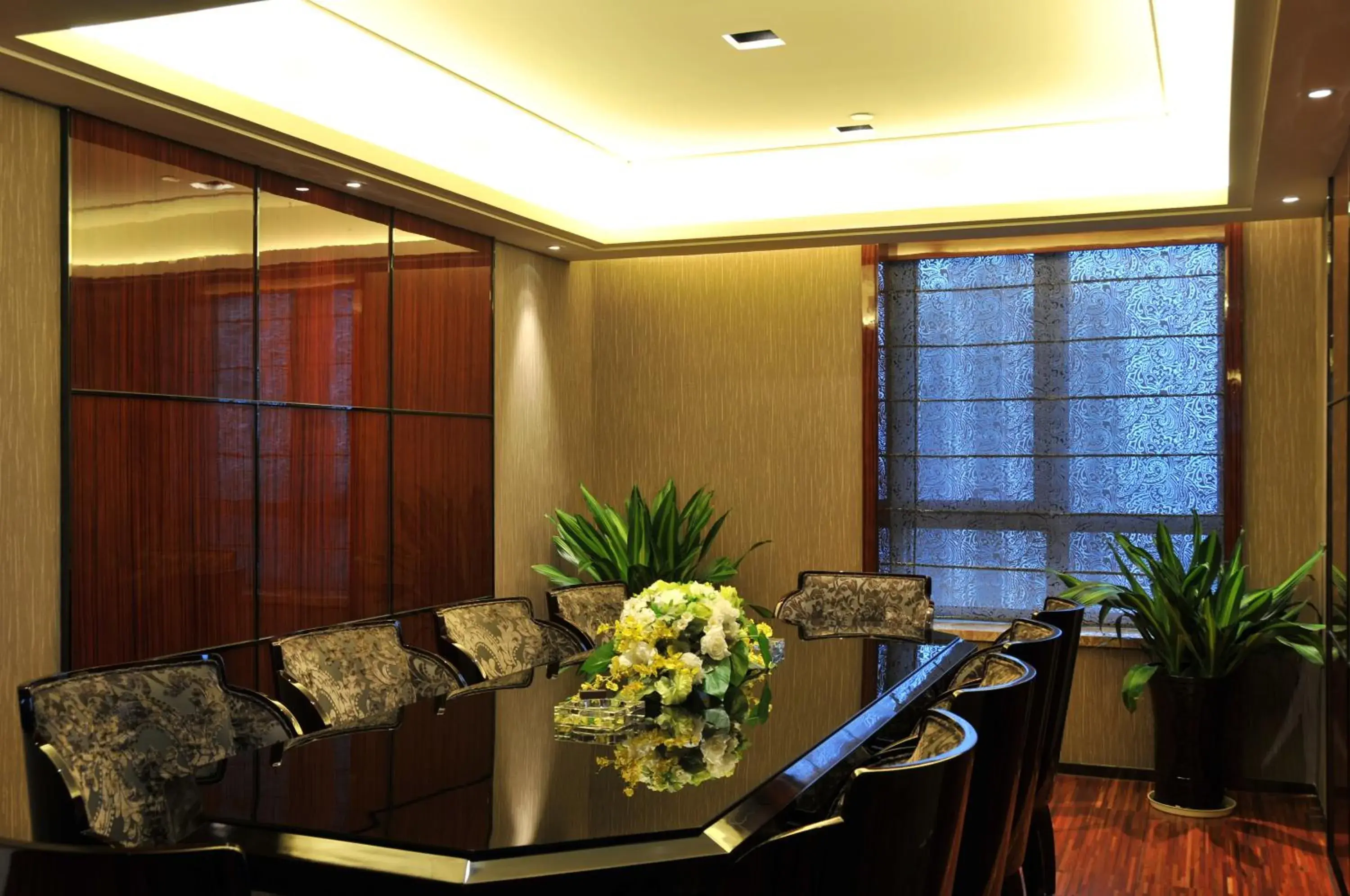 Business facilities in Wealthy Hotel Suzhou