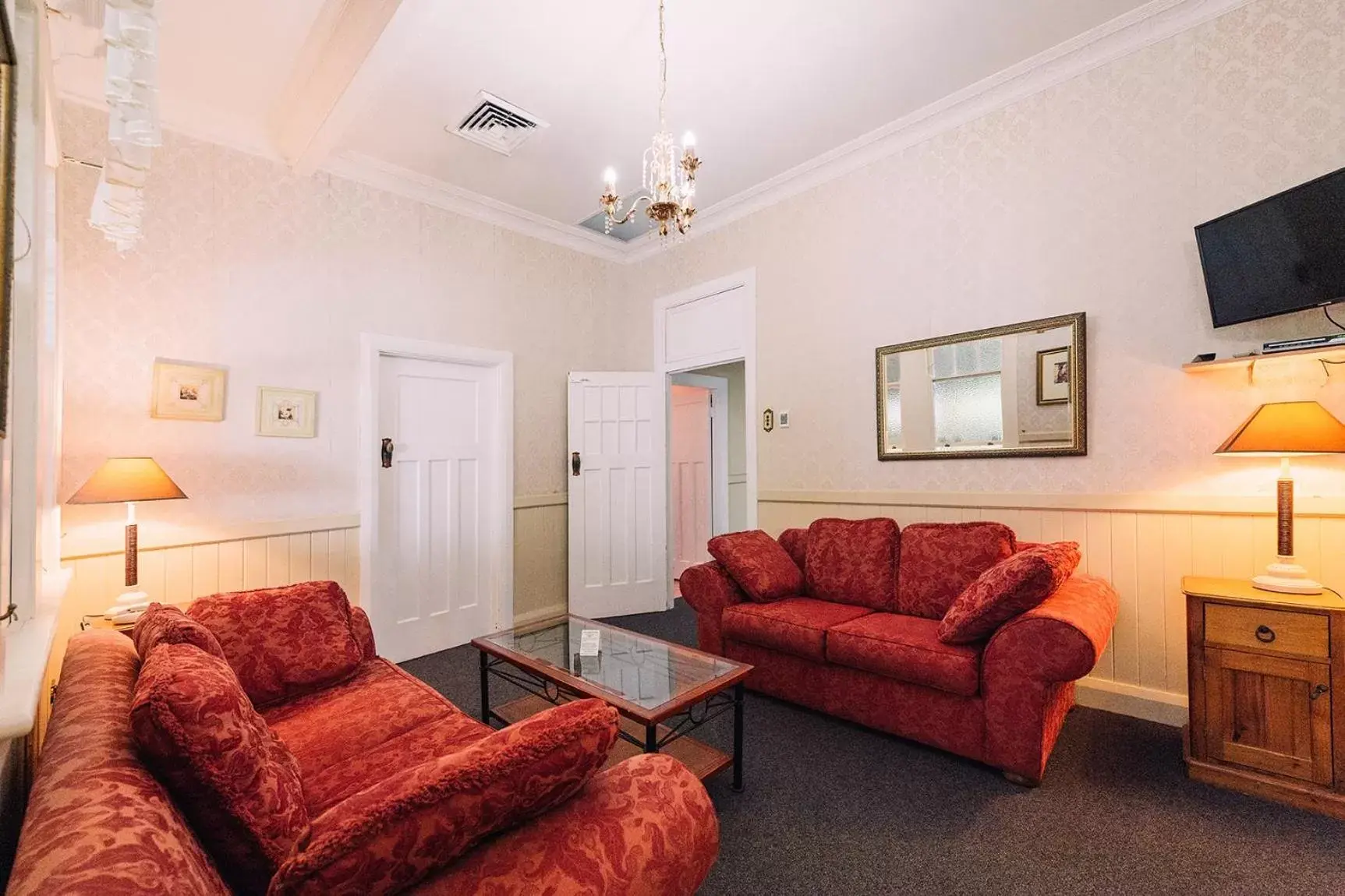 Living room, Seating Area in Fitzroy Motor Inn