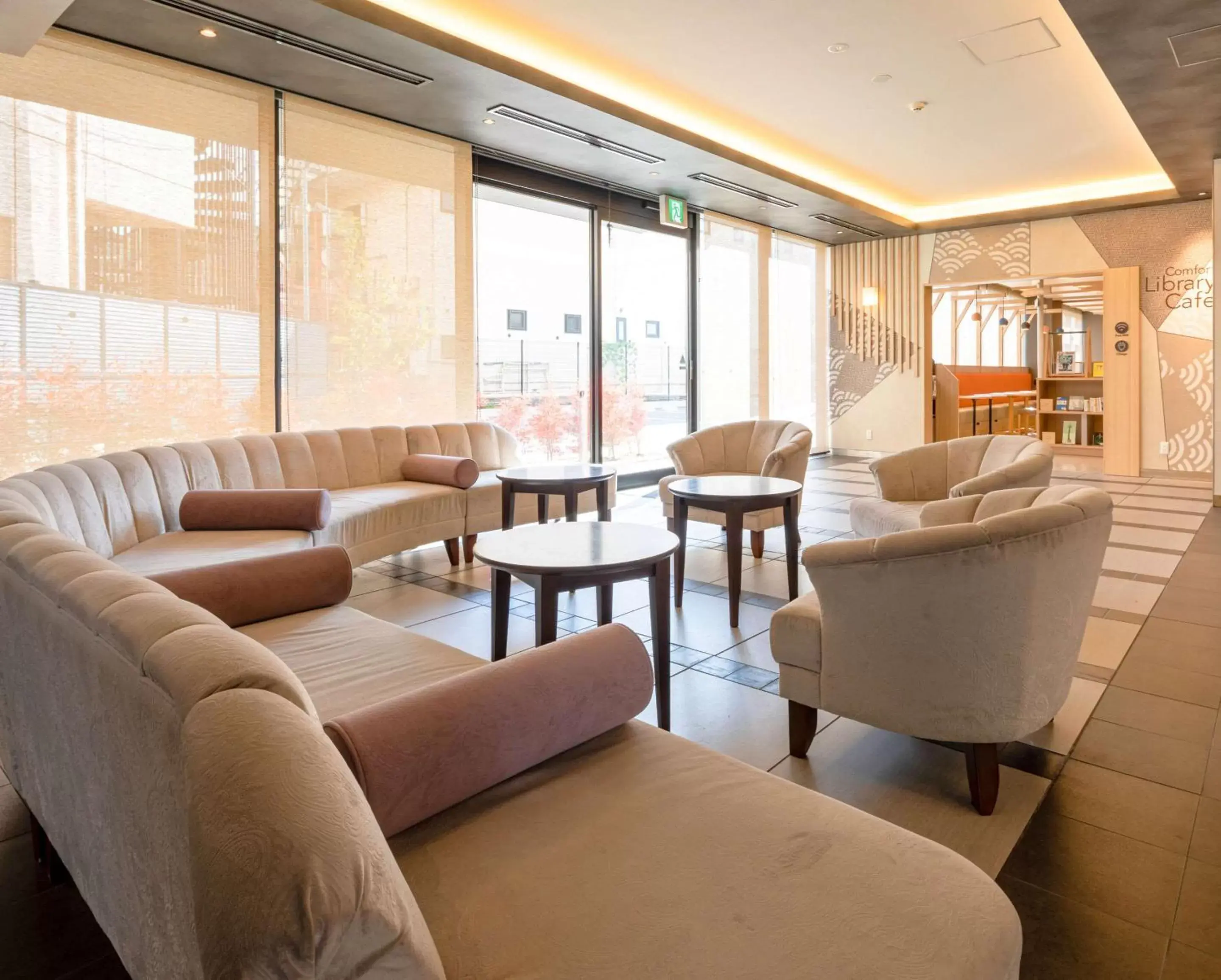 Lobby or reception, Lounge/Bar in Comfort Hotel Ise