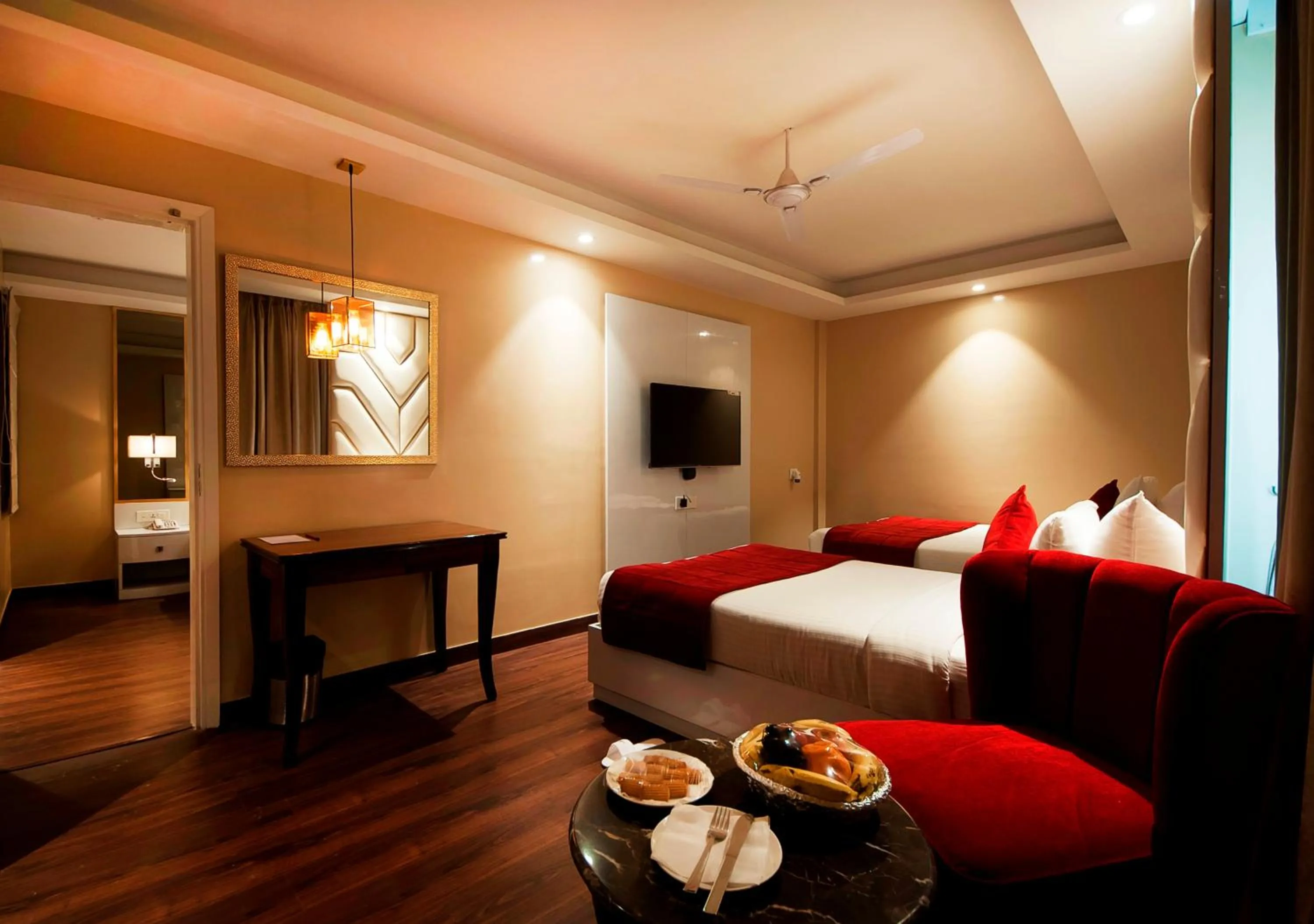 Bedroom, Bed in Airport Hotel Ramhan Palace Mahipalpur