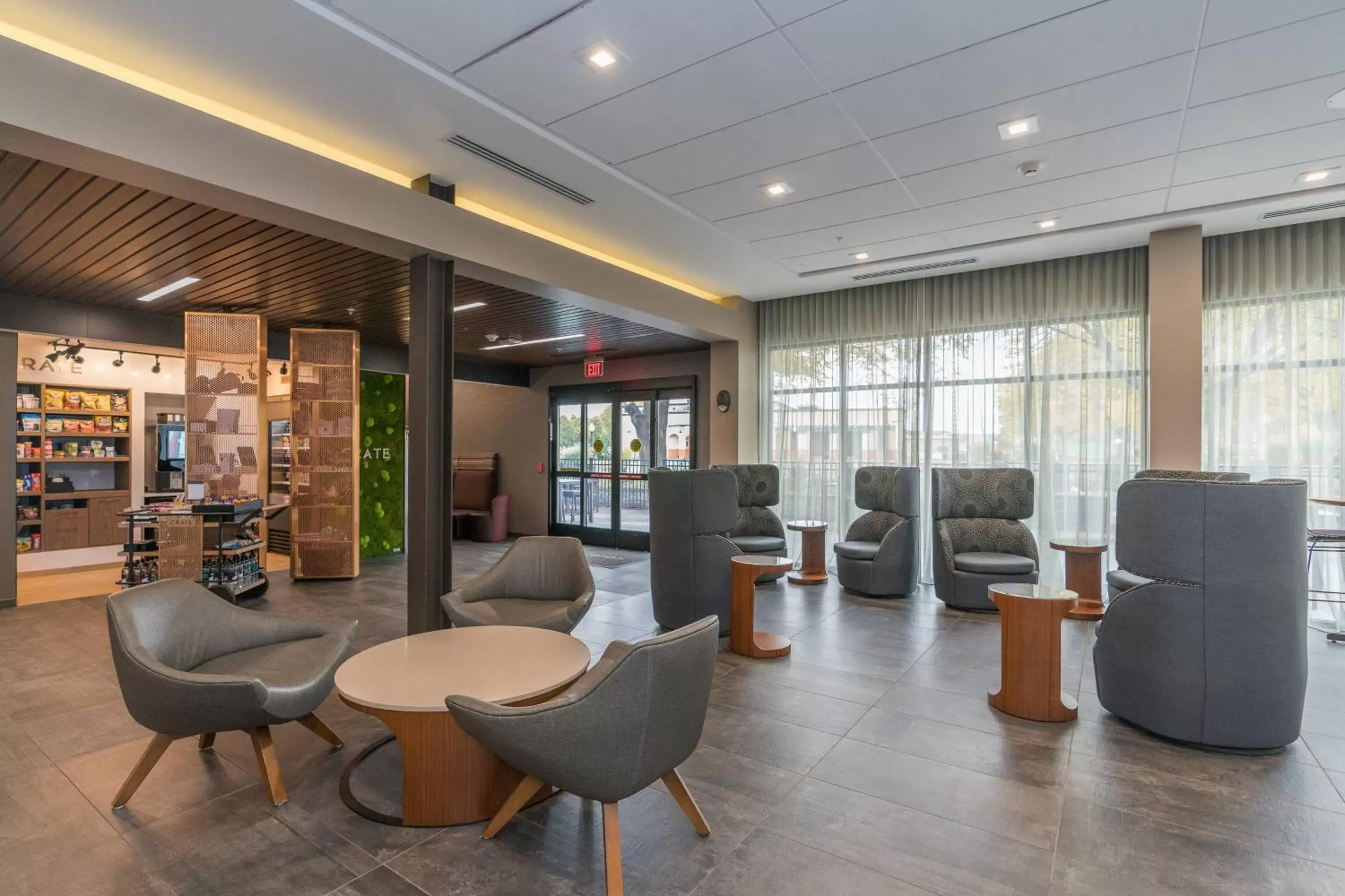 Lobby or reception, Lounge/Bar in Courtyard by Marriott West Springfield