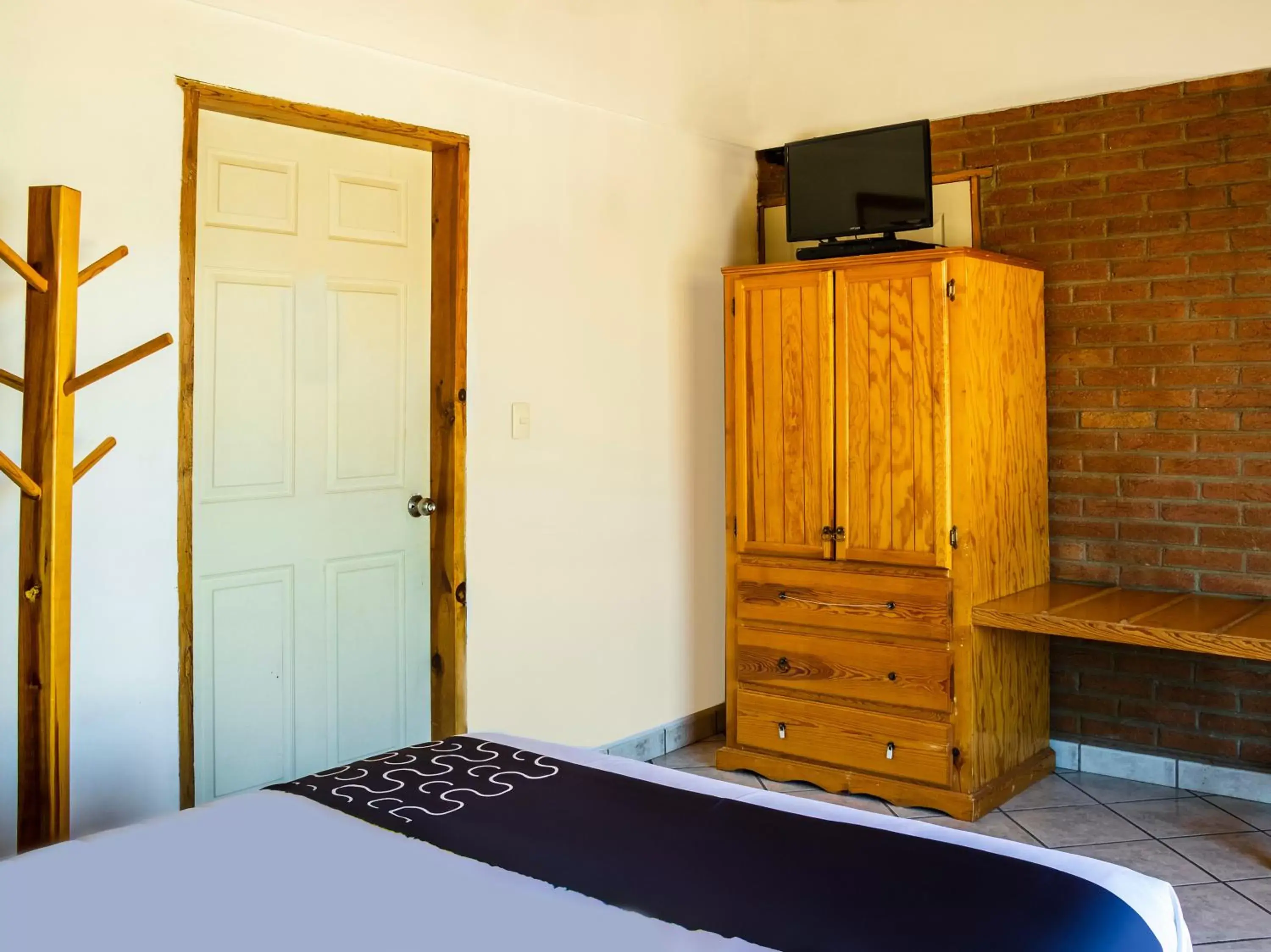 Bedroom, TV/Entertainment Center in Paraje Santa Cruz