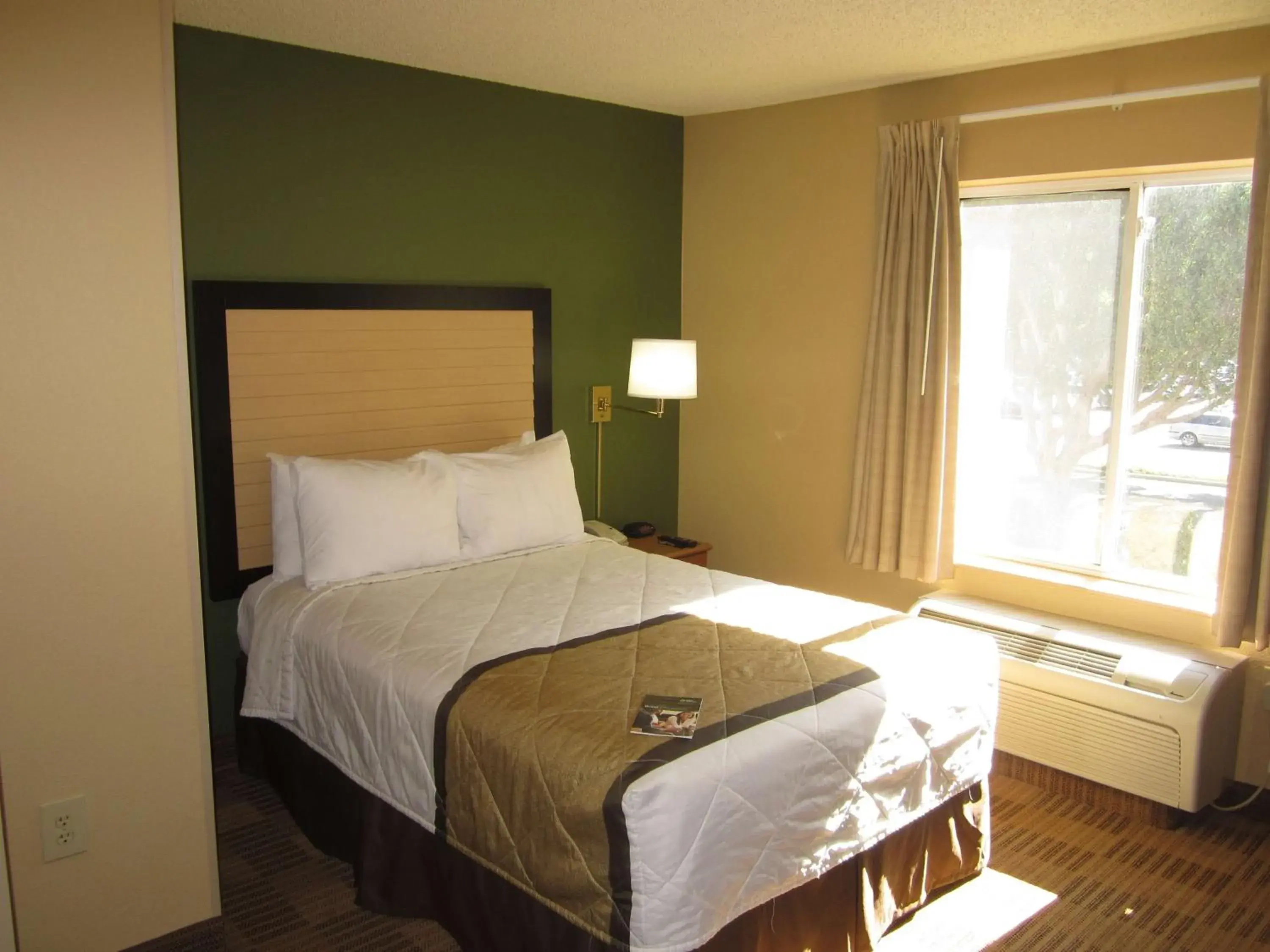 Bedroom, Bed in Extended Stay America Suites - Austin - Round Rock - North