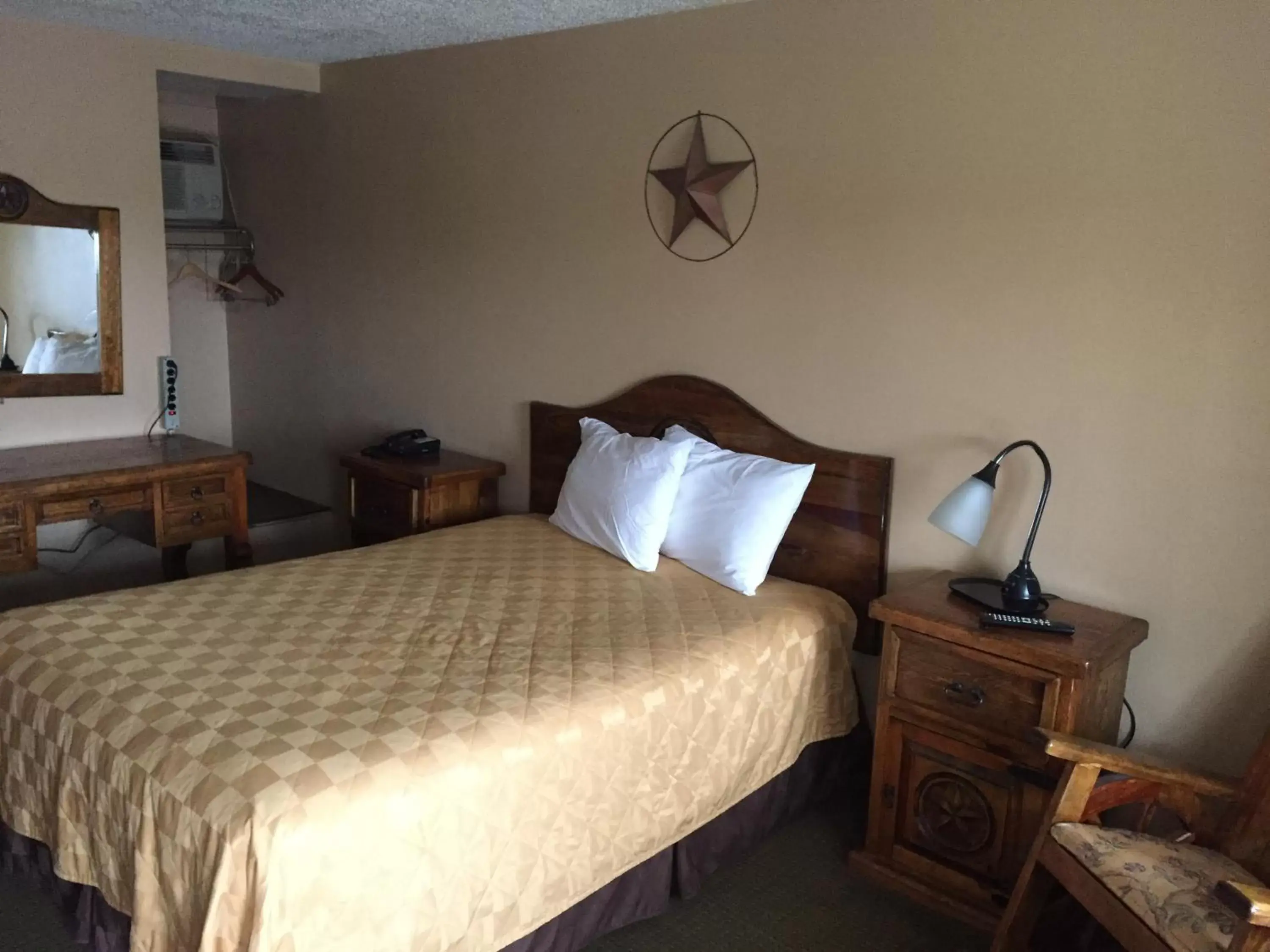bunk bed, Bed in Ranch Motel