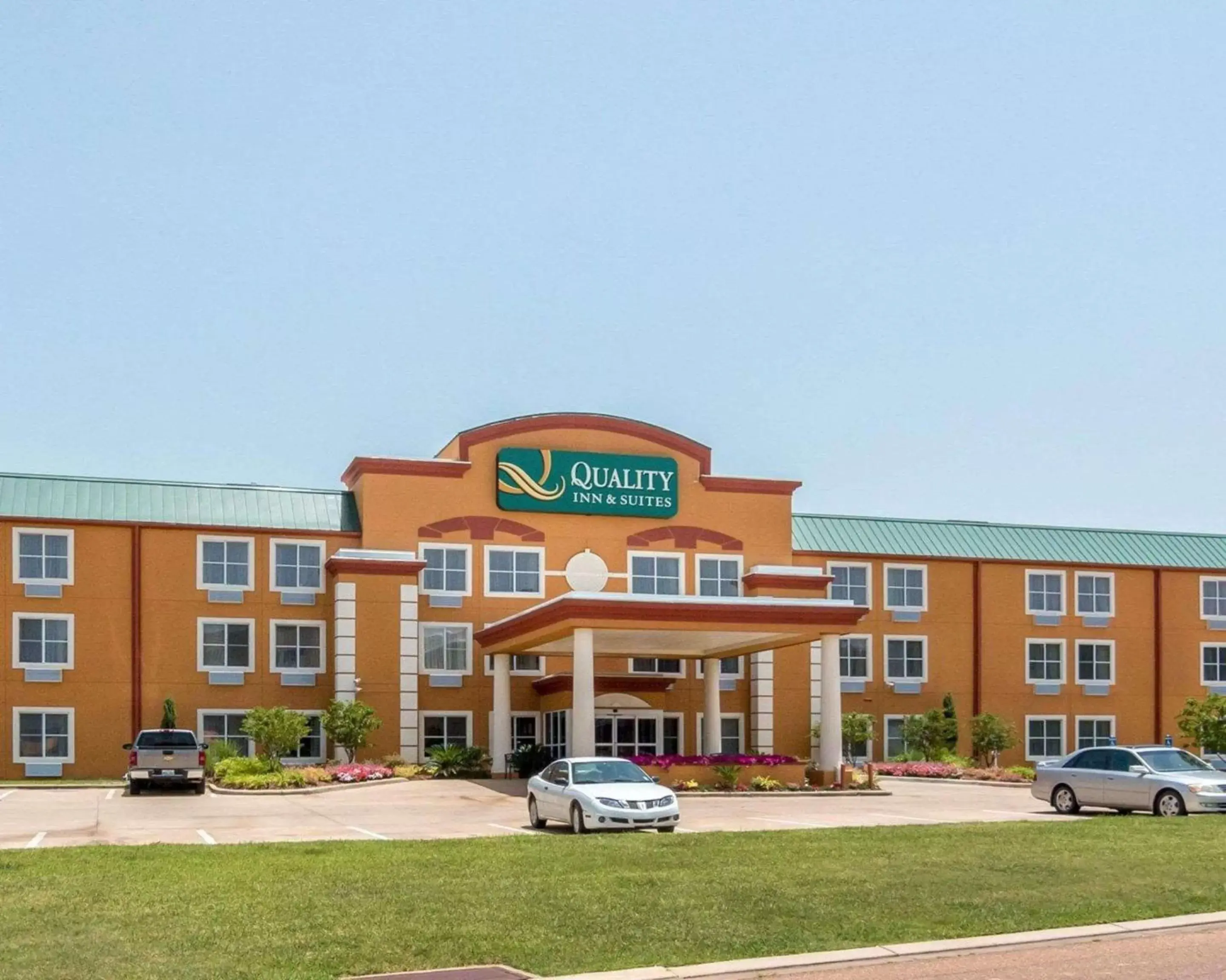 Property Building in Quality Inn & Suites West Monroe