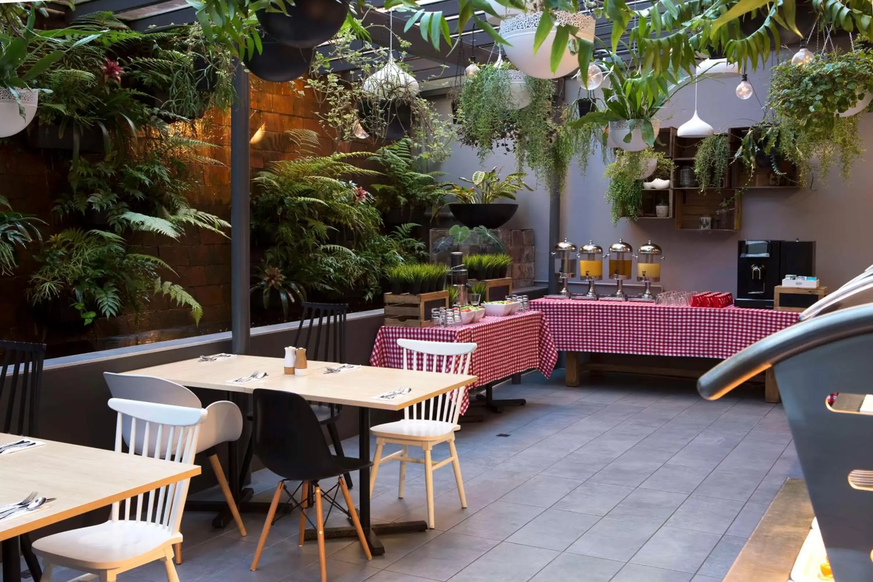 Restaurant/Places to Eat in Metro Aspire Hotel Sydney