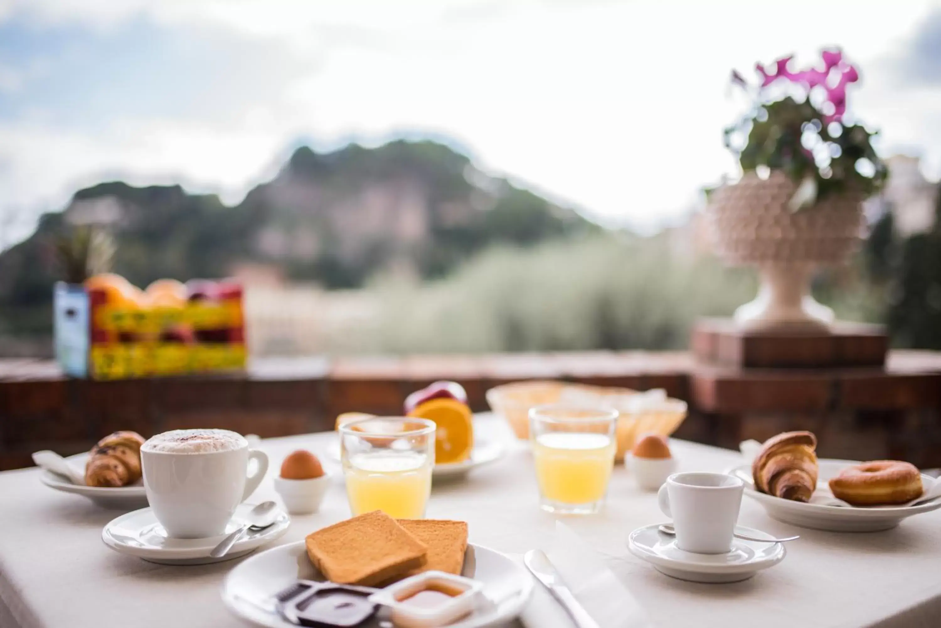 Breakfast in Hotel Villino Gallodoro