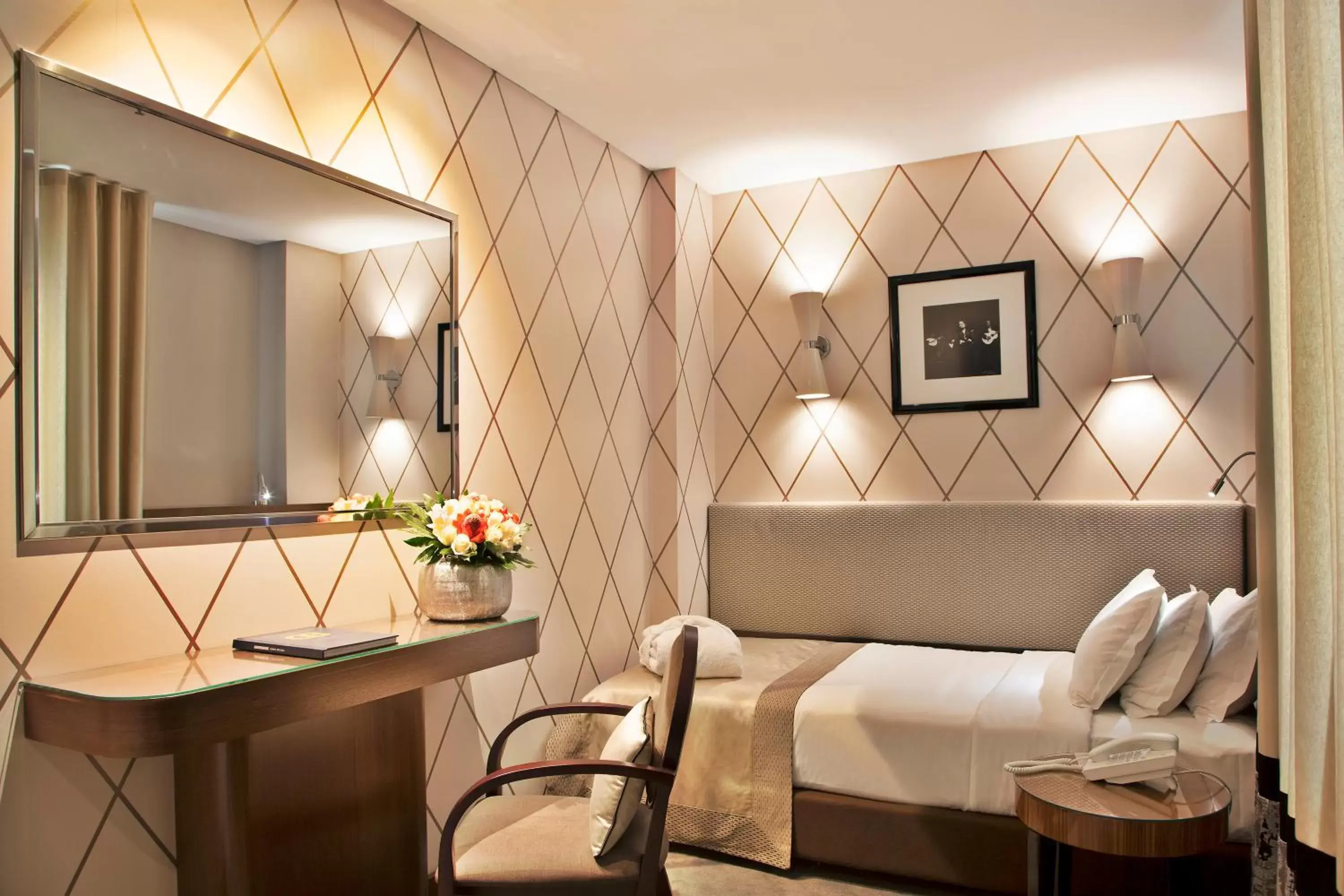 Single Room in Lisboa Carmo Hotel