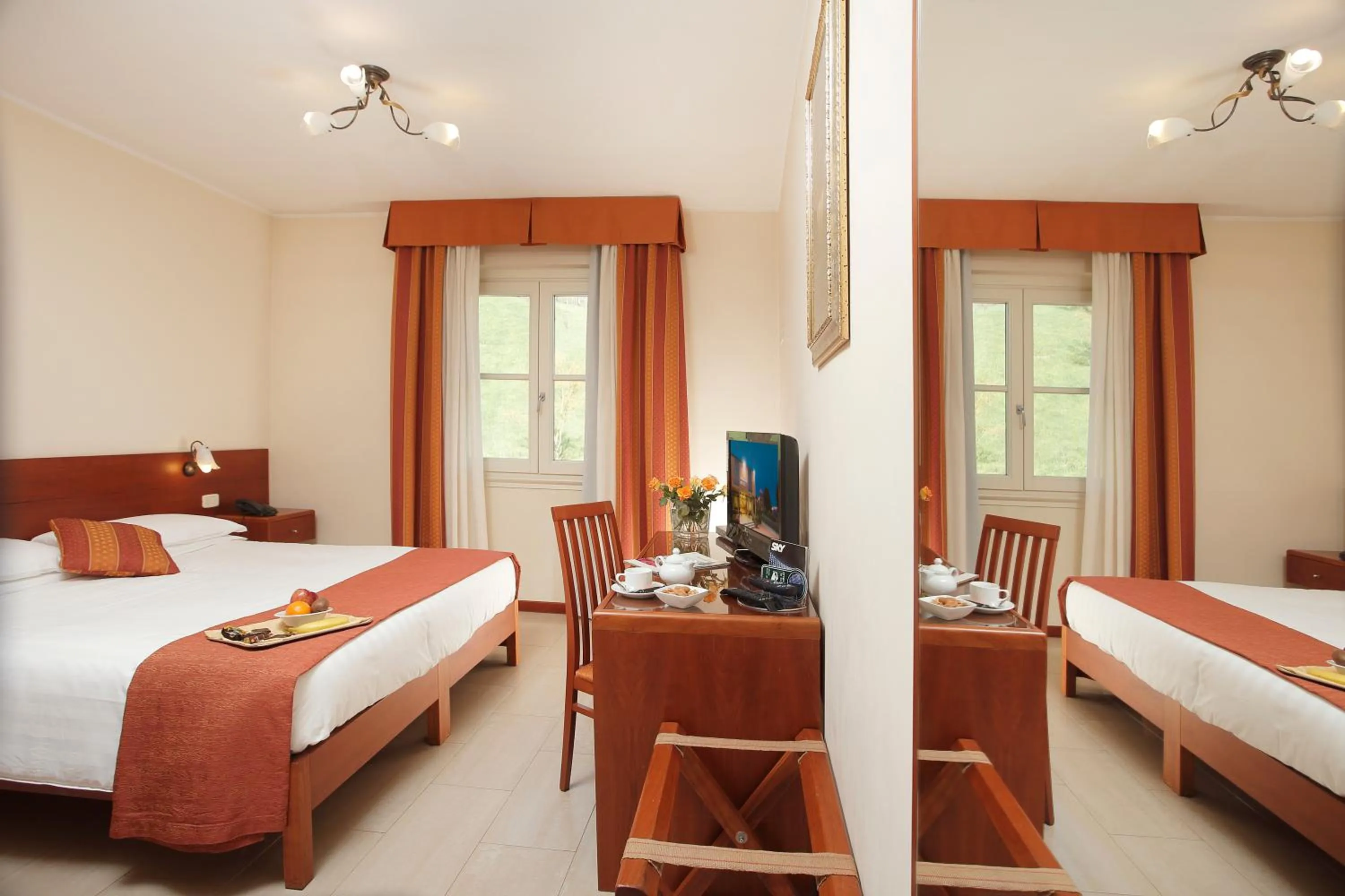 Bedroom, Bed in Hotel Michelangelo