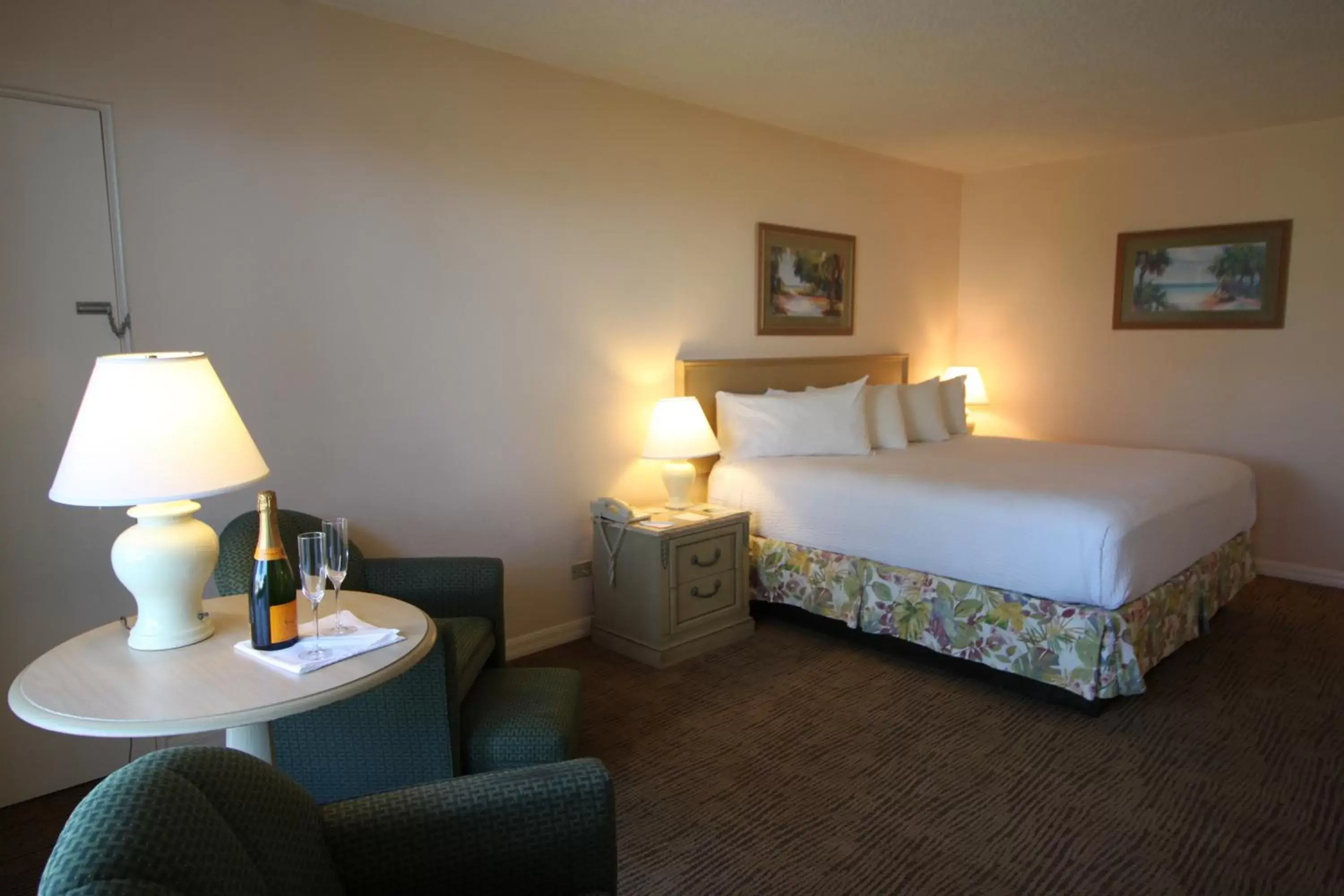 Photo of the whole room in Sandcastle Resort at Lido Beach Photo of the whole room in Sandcastle Resort at Lido Beach