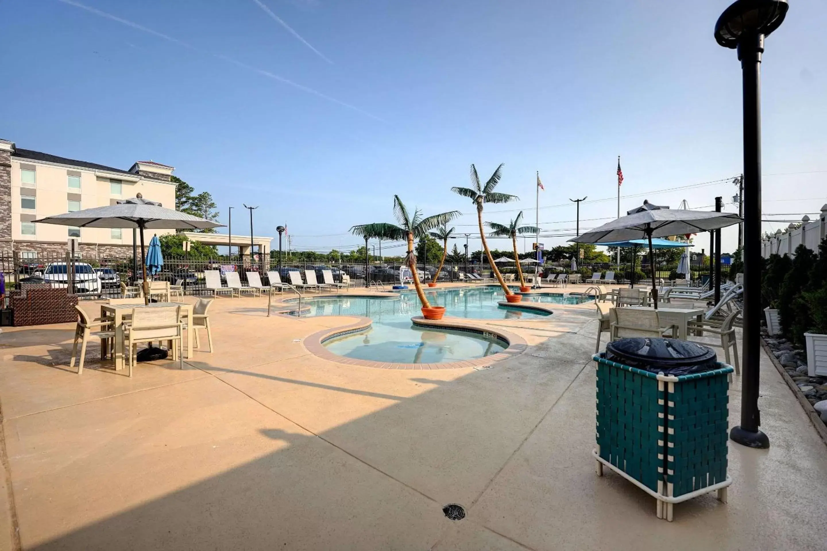 Swimming pool in Comfort Suites Ocean City West