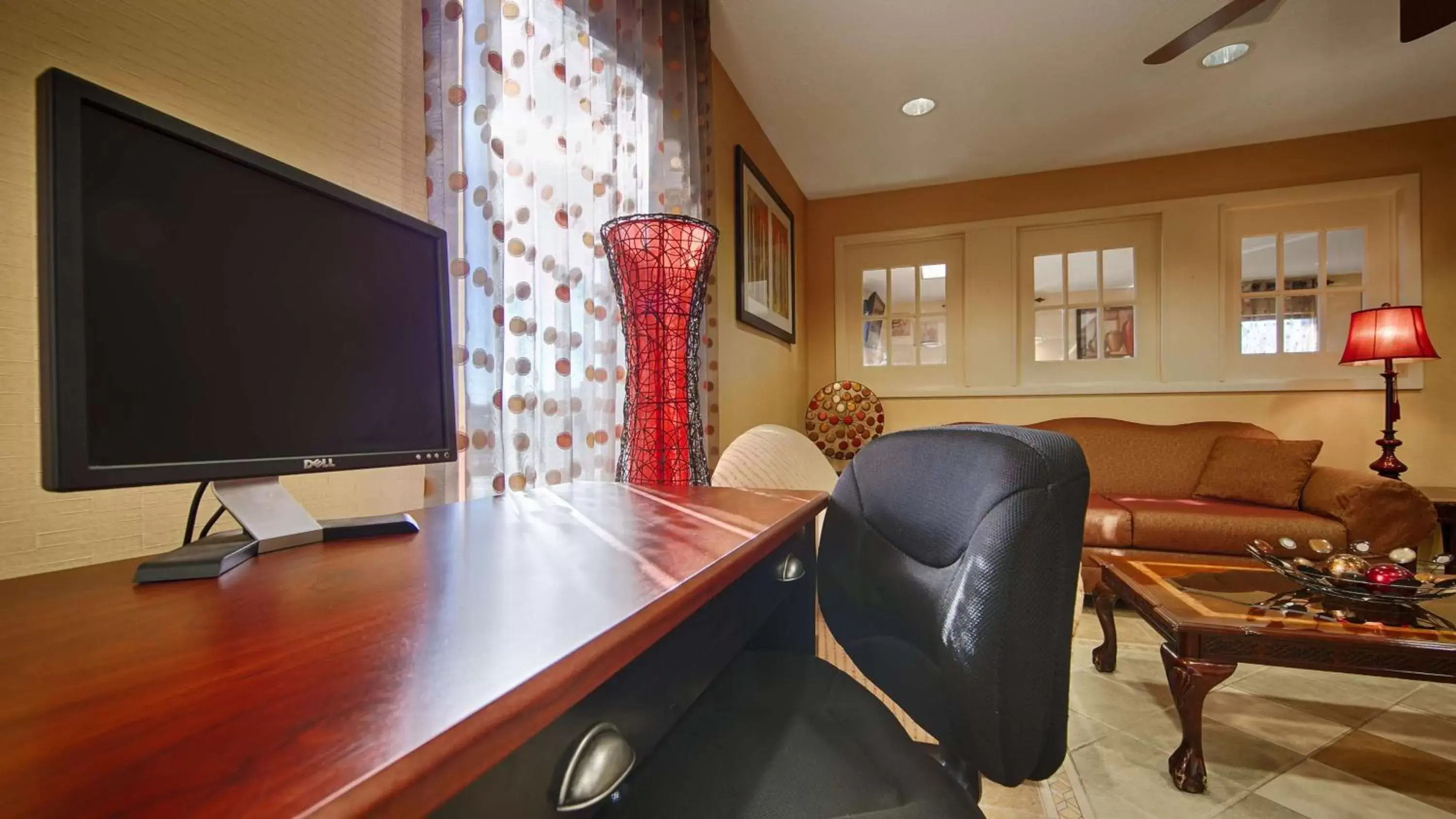 Business facilities, Seating Area in Best Western Greenville Inn