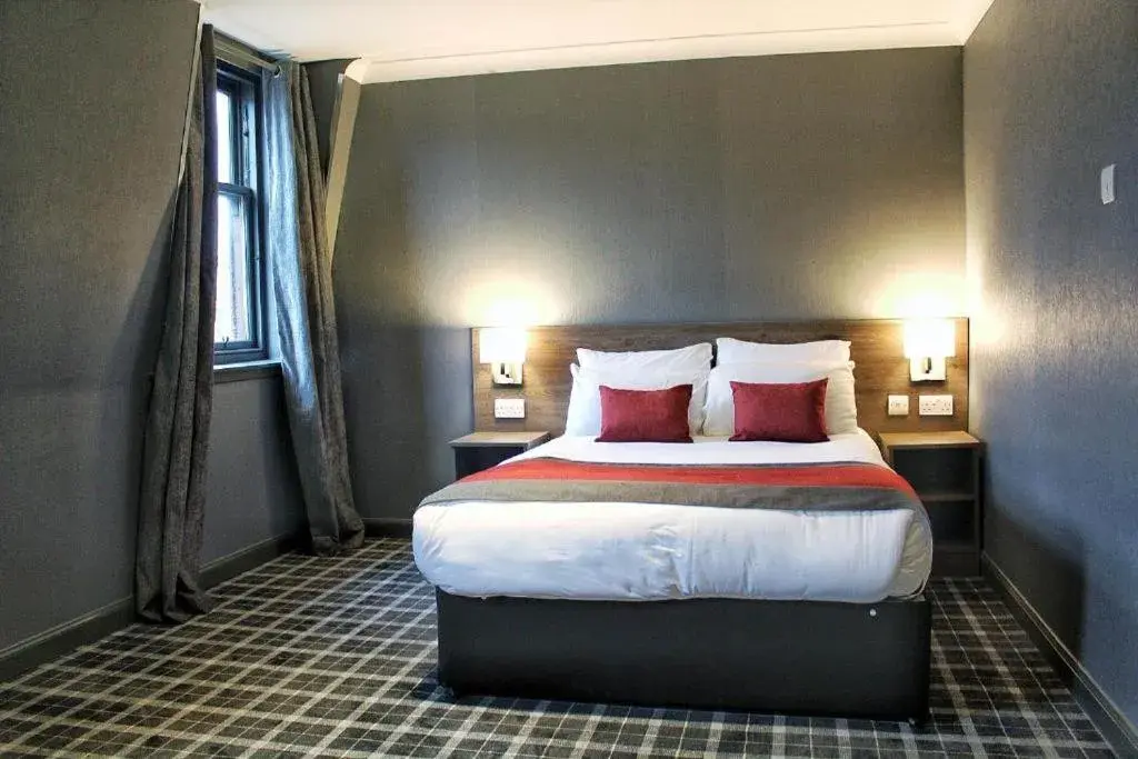 Bed in Devoncove Hotel Glasgow