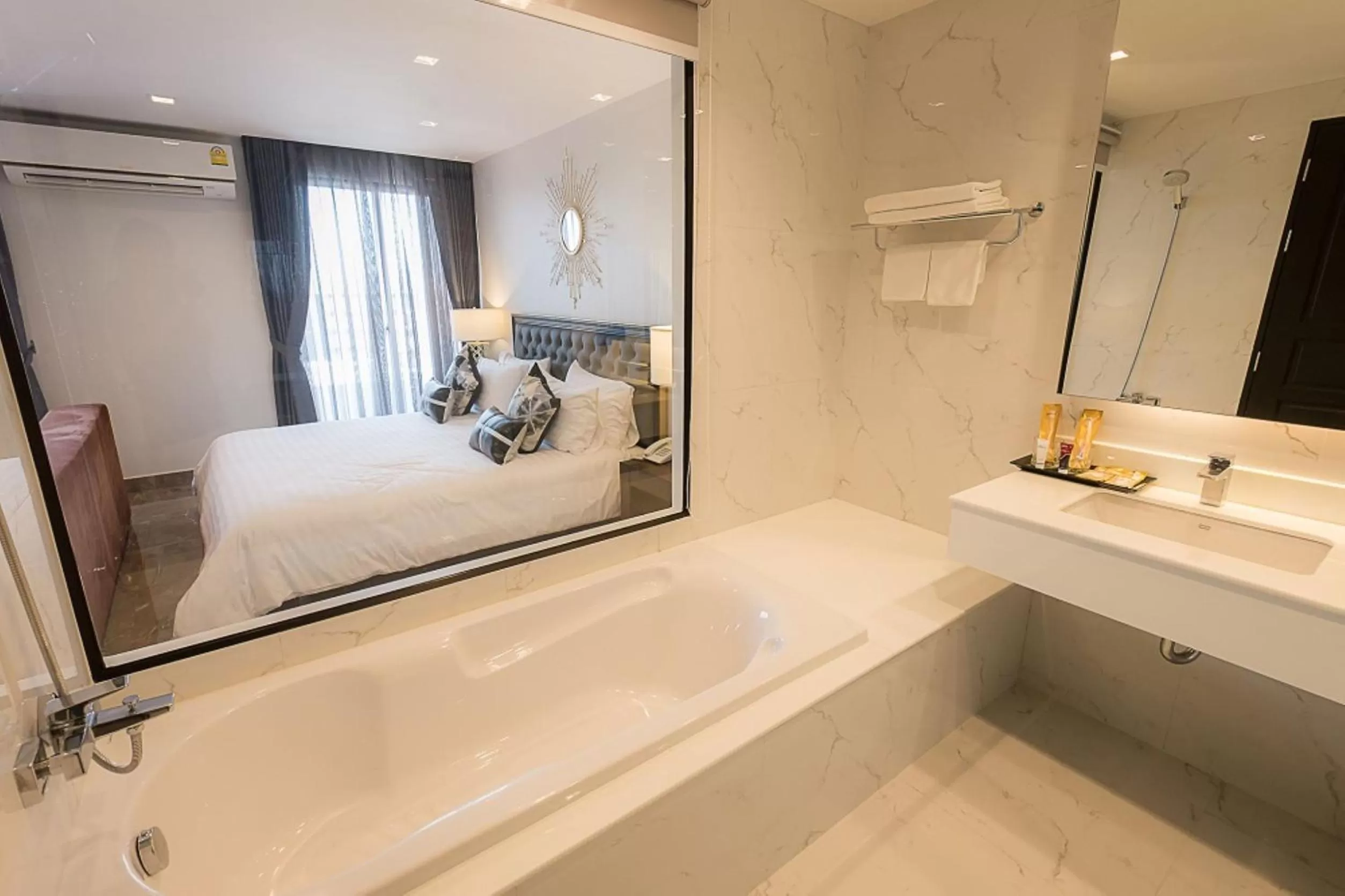 Bathroom, Bed in SN Connx - SHA Plus