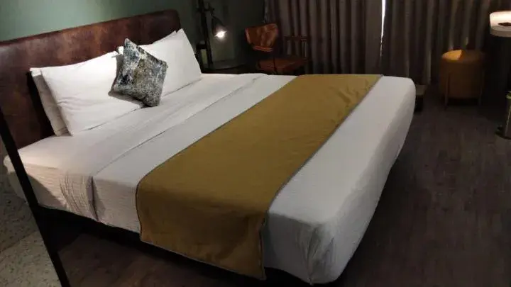 Bed in Hotel Yogi Metropolitan