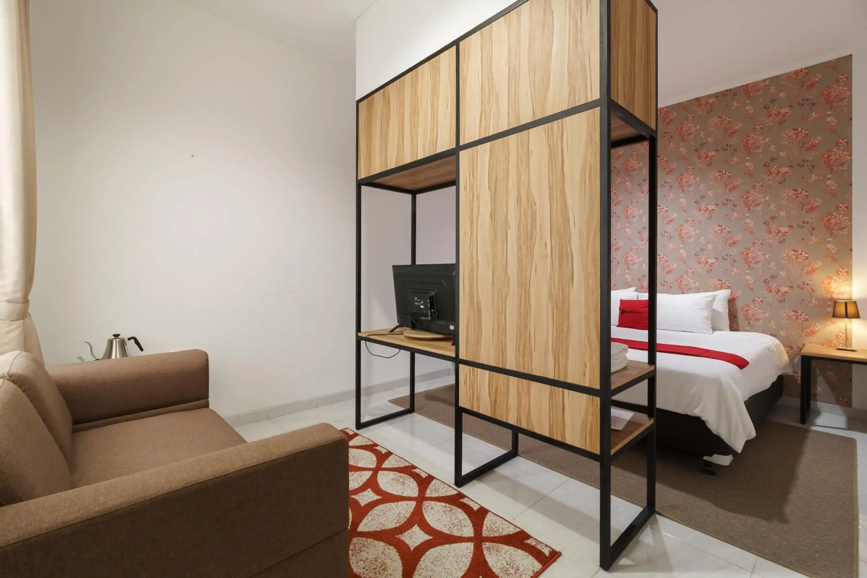 Bed in RedDoorz Plus near Exit Toll Puncak 2