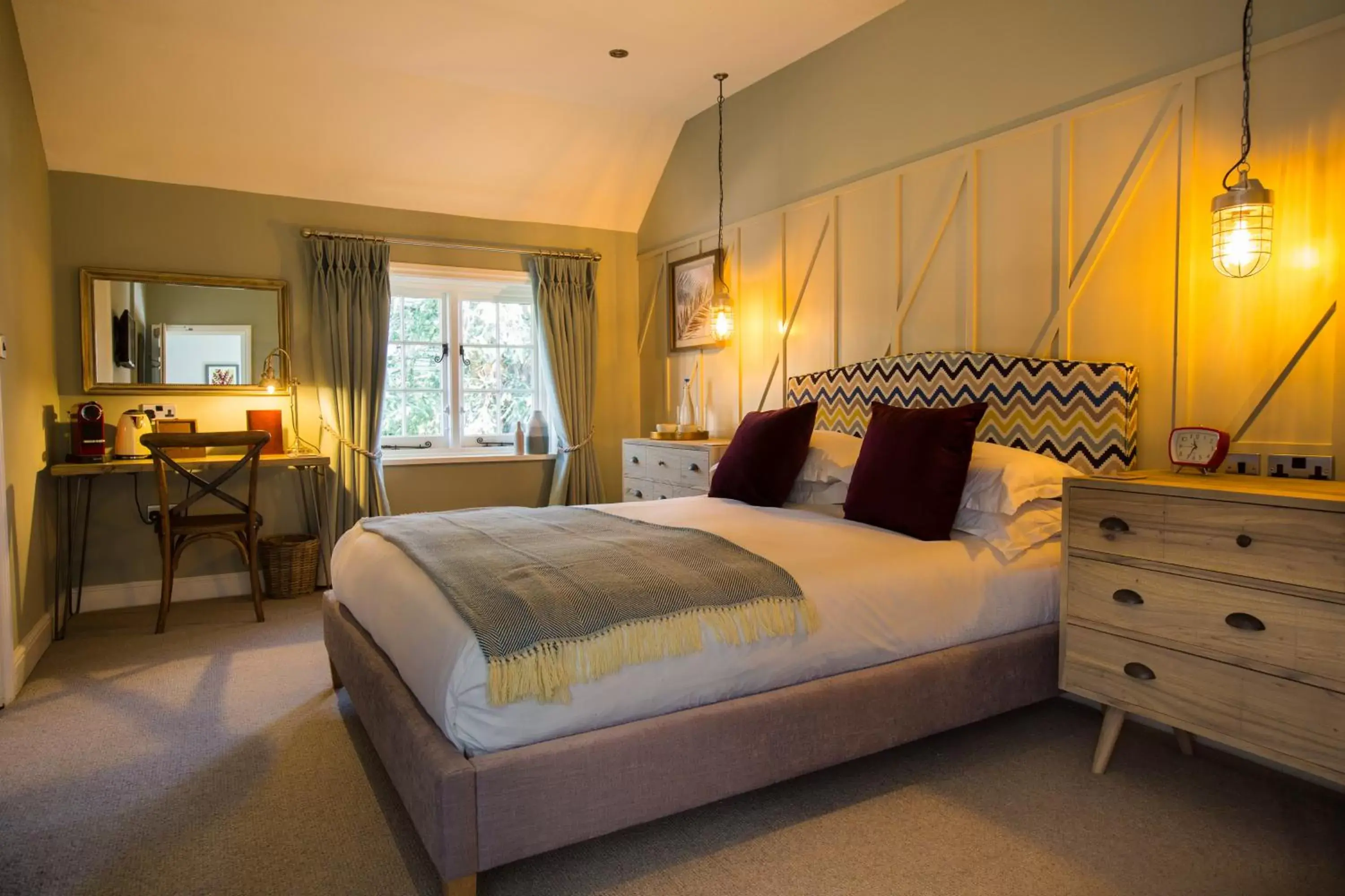 Bedroom, Bed in The Chequers Marlow