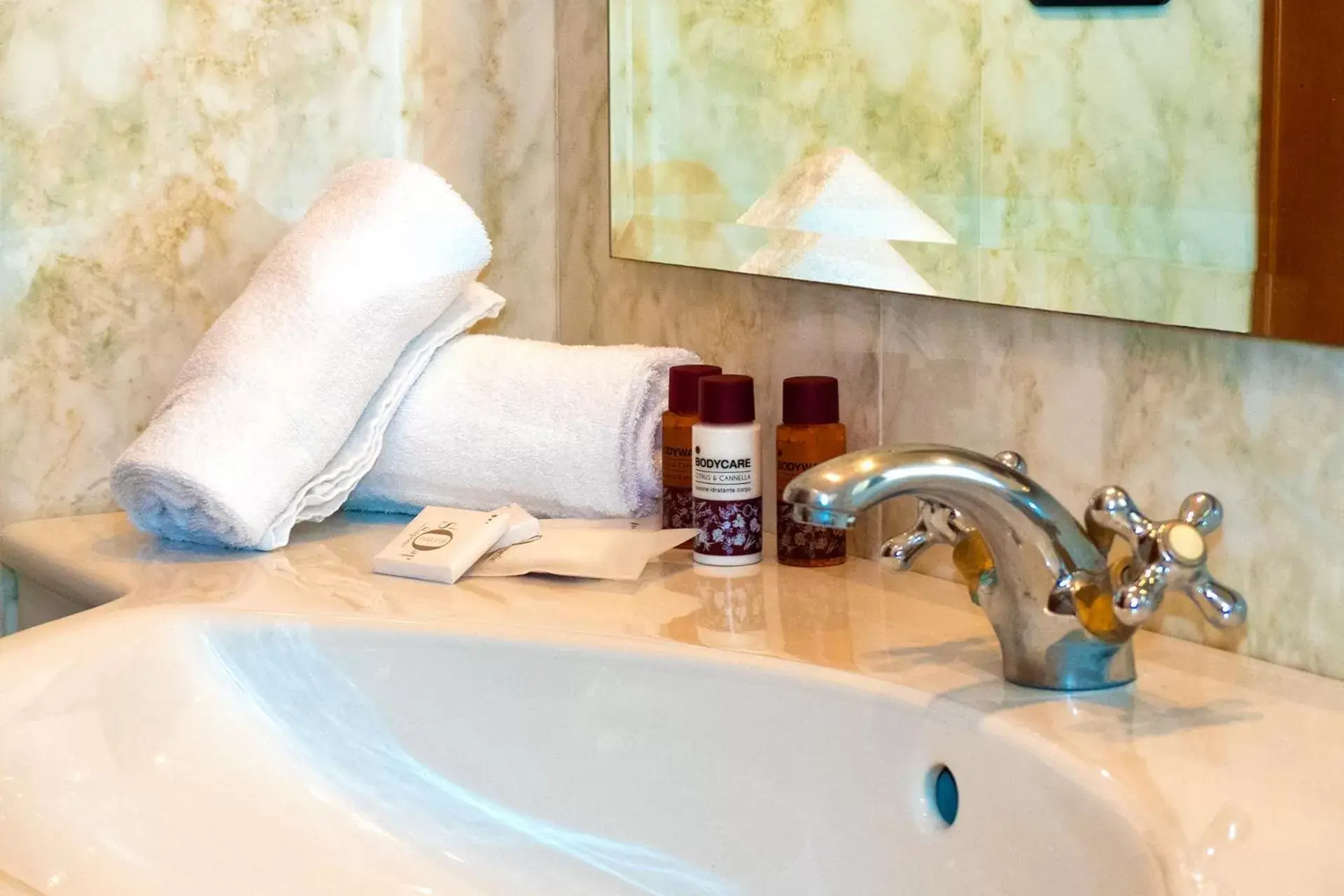 Twin Room in Hotel Astoria Twin Room in Hotel Astoria