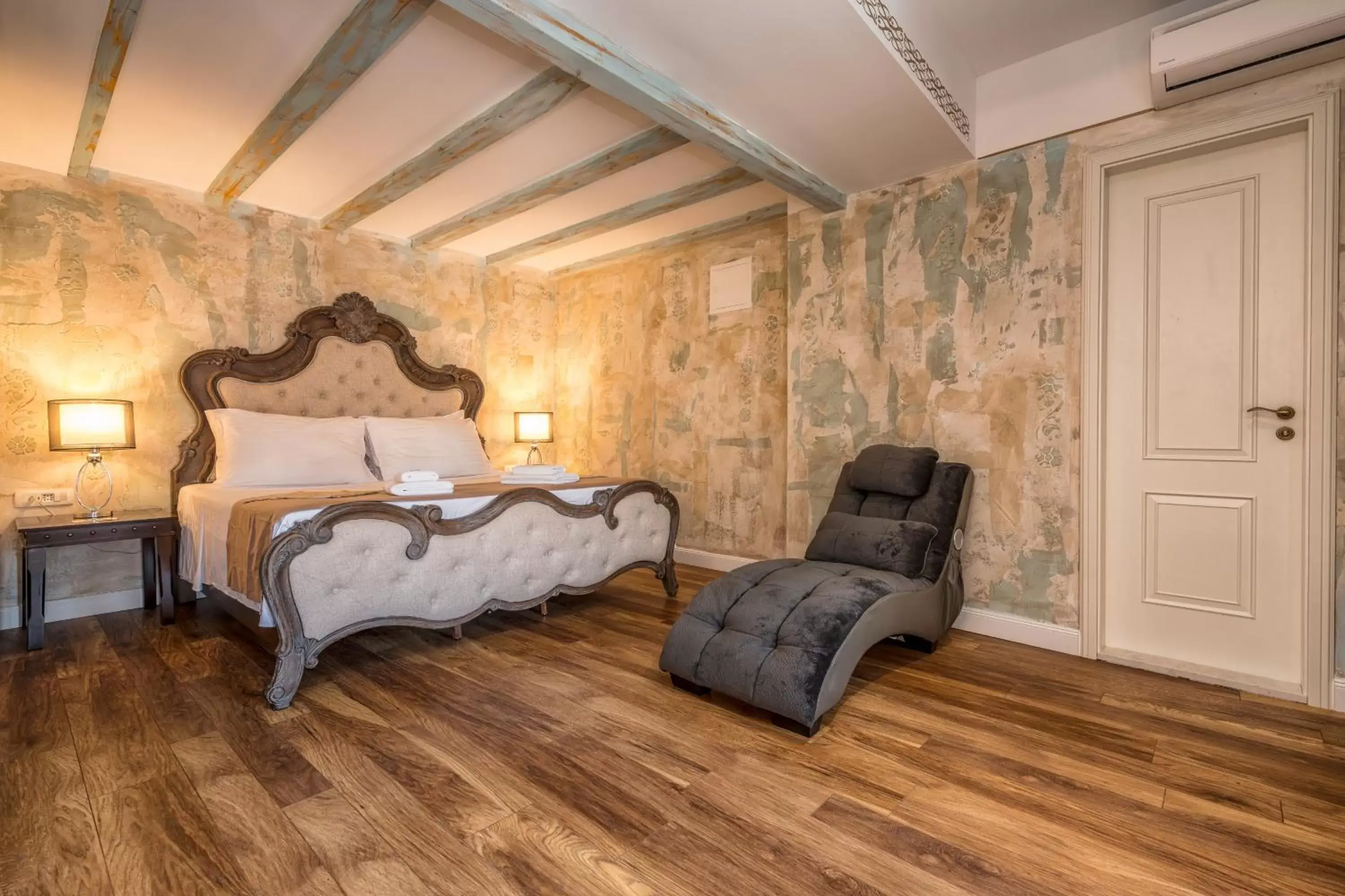 Bed in Plaza Marchi Old Town - MAG Quaint & Elegant Boutique Hotels