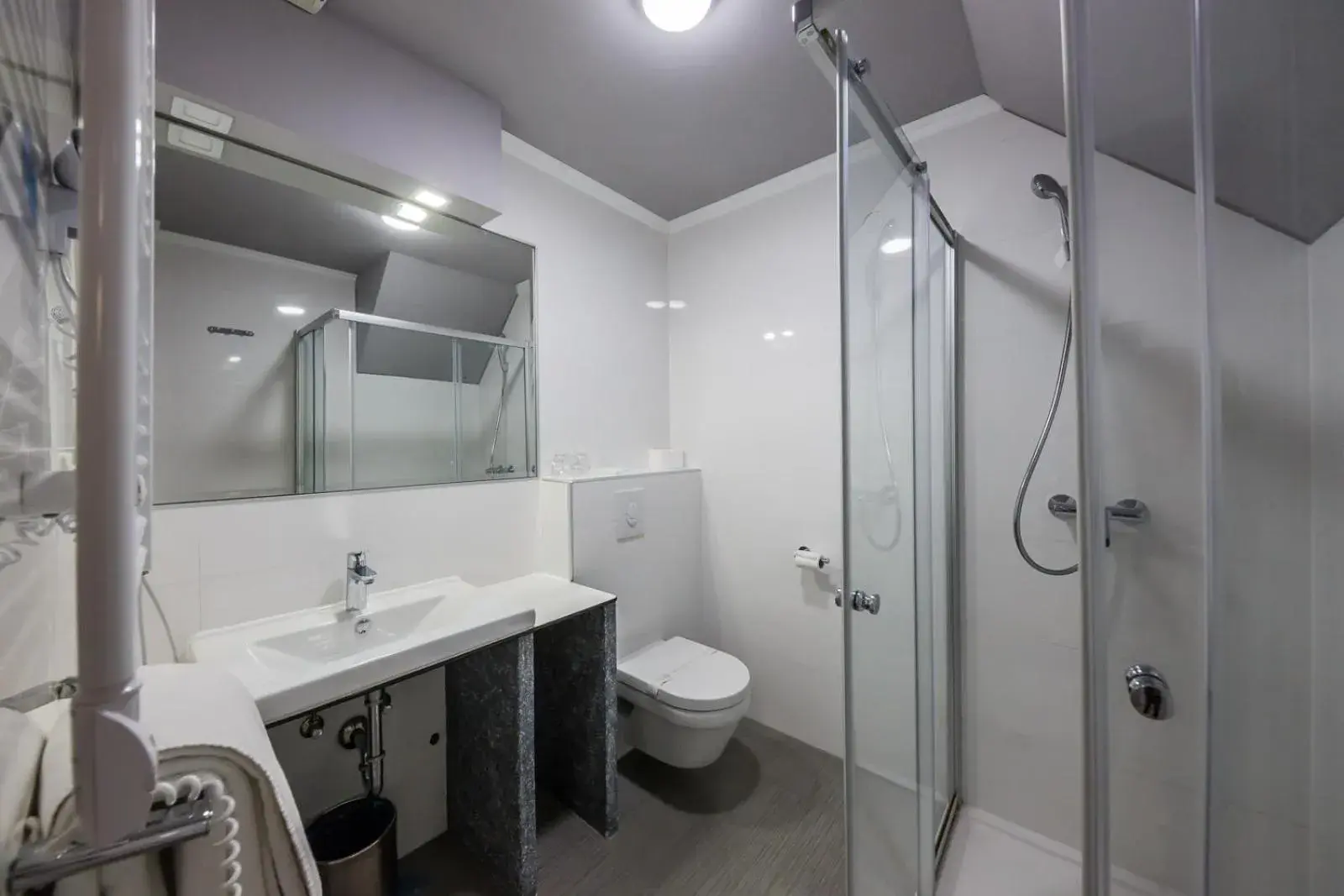 Shower, Bathroom in Hotel Sveti Kriz