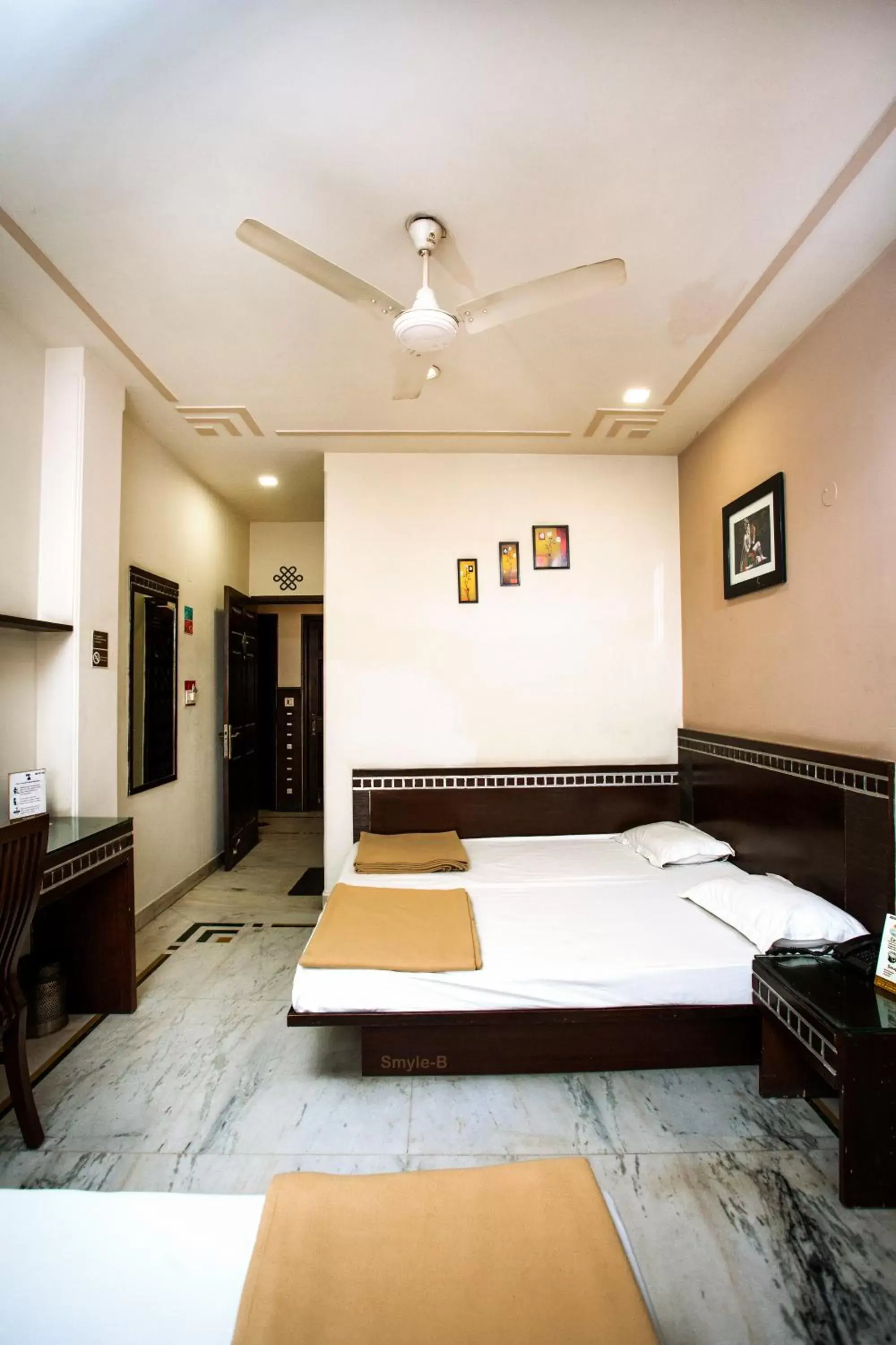 Bed in Smyle Inn - Best Value Hotel near New Delhi Station