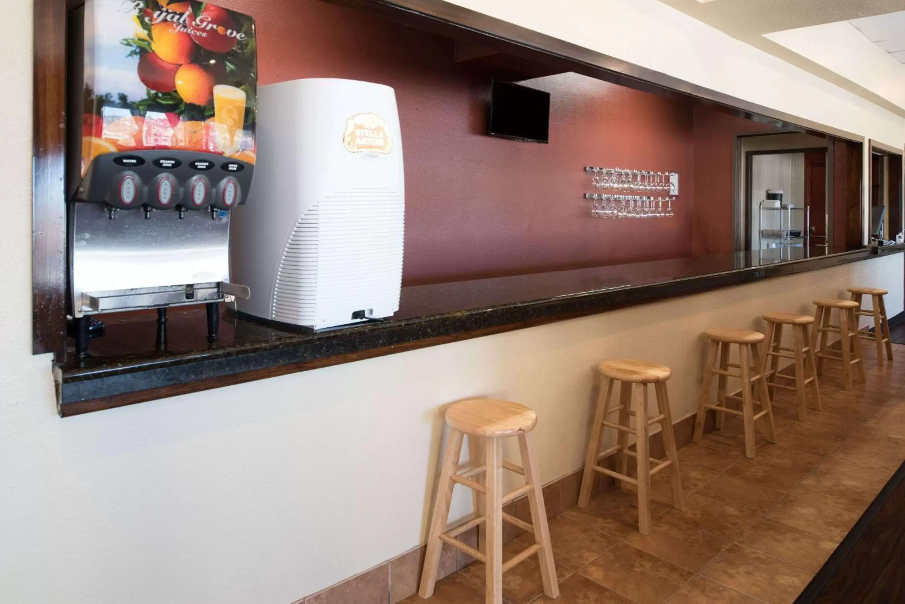 Lounge or bar in Ramada by Wyndham Downtown Spokane Lounge or bar in Ramada by Wyndham Downtown Spokane