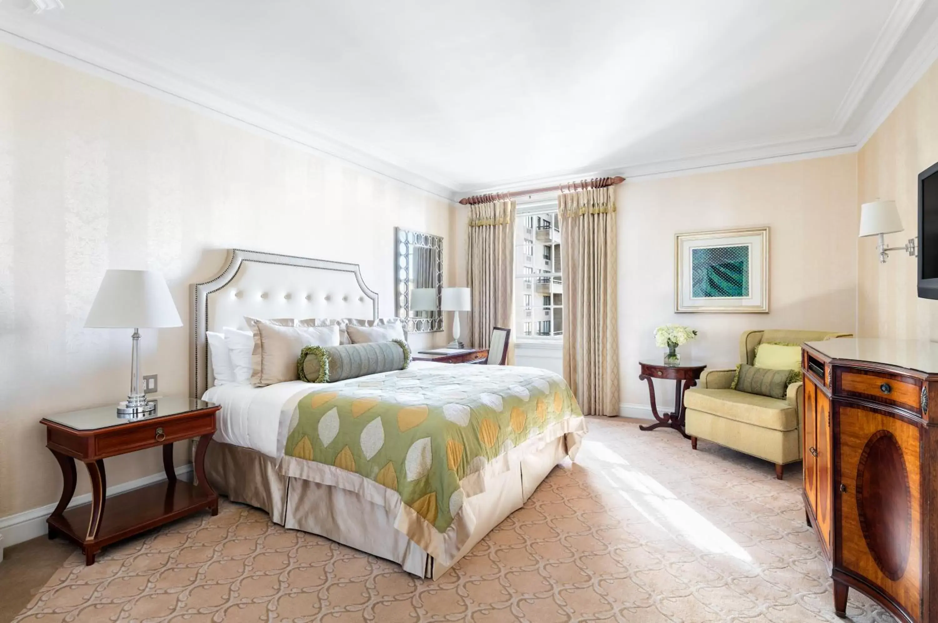 Bedroom, Bed in The Pierre, A Taj Hotel, New York
