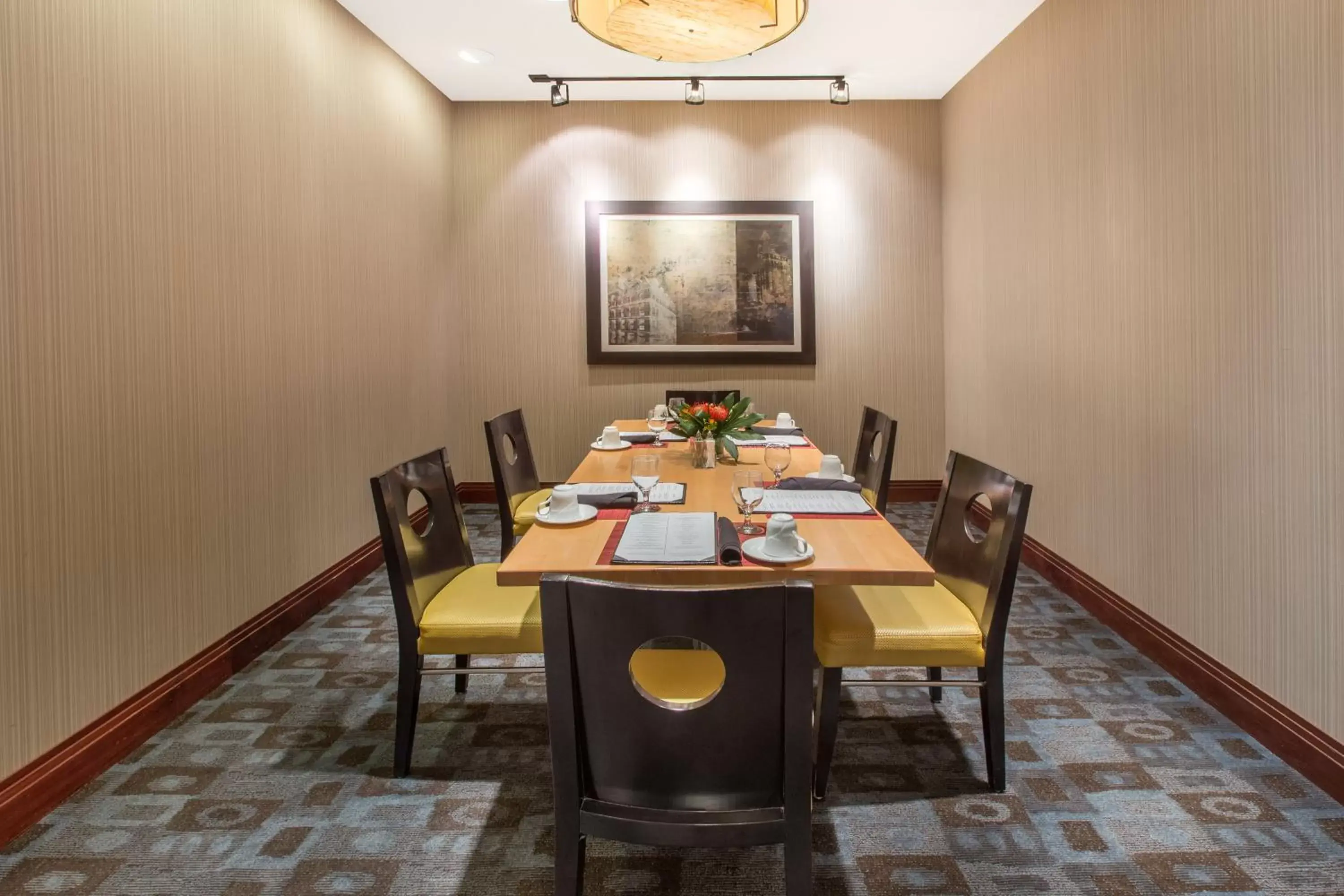 Restaurant/places to eat in Crowne Plaza Kansas City Downtown by IHG Restaurant/places to eat in Crowne Plaza Kansas City Downtown by IHG