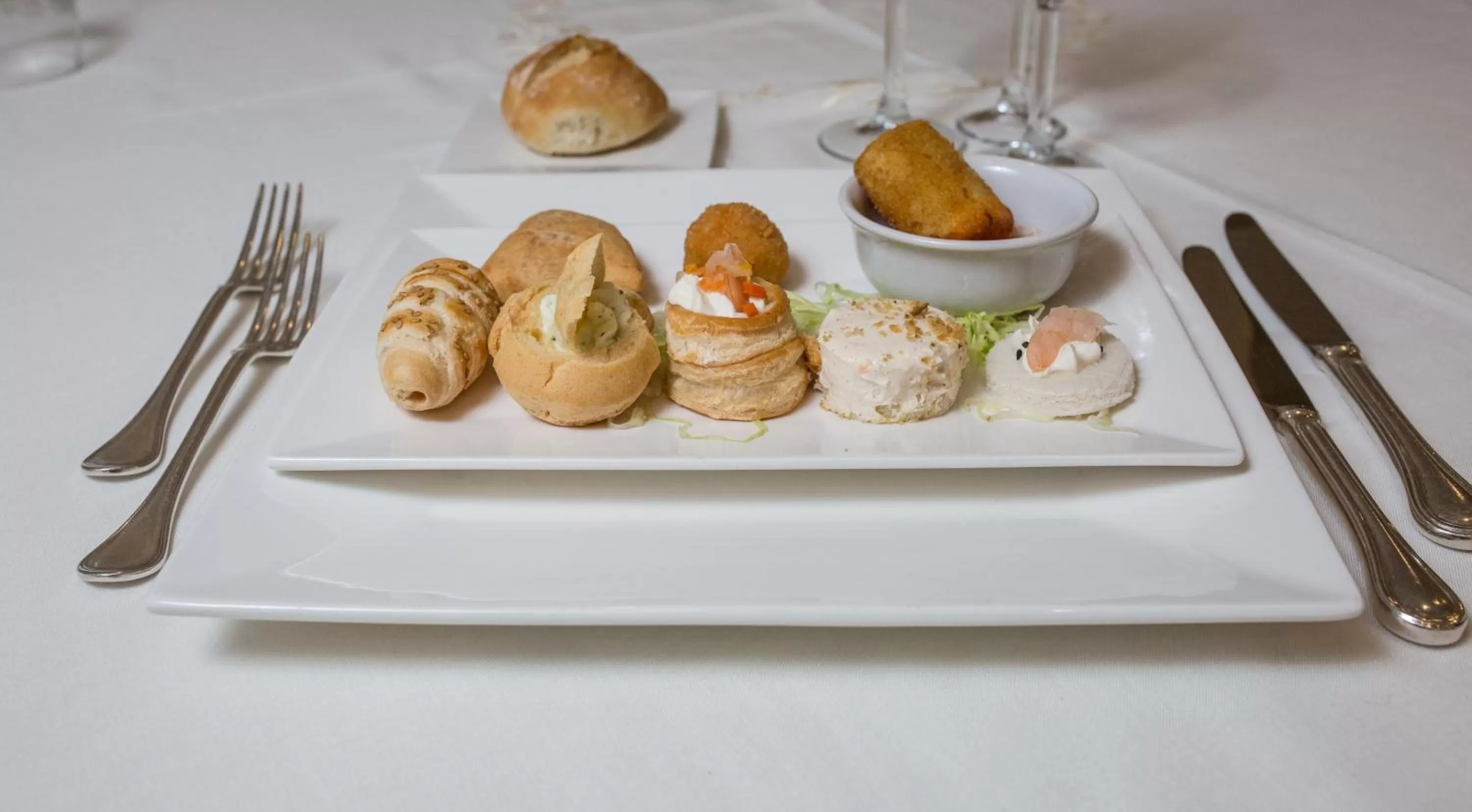 Restaurant/places to eat in Hotel Holiday