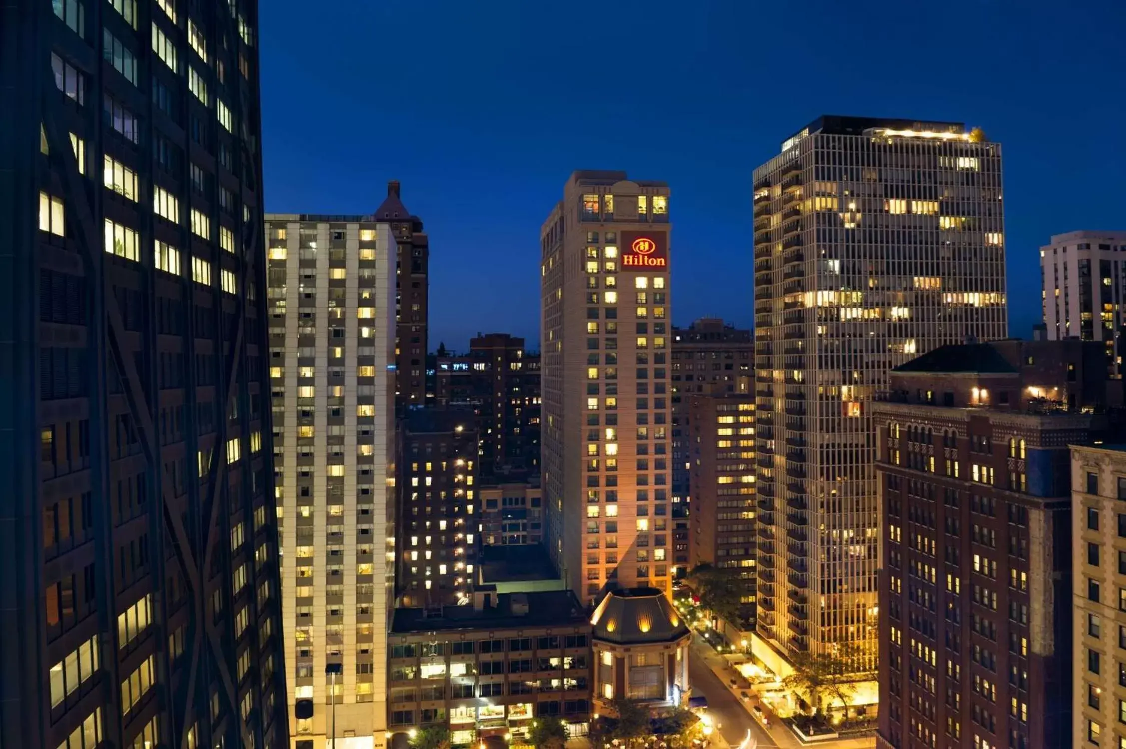 Property building in Hilton Chicago Magnificent Mile Suites