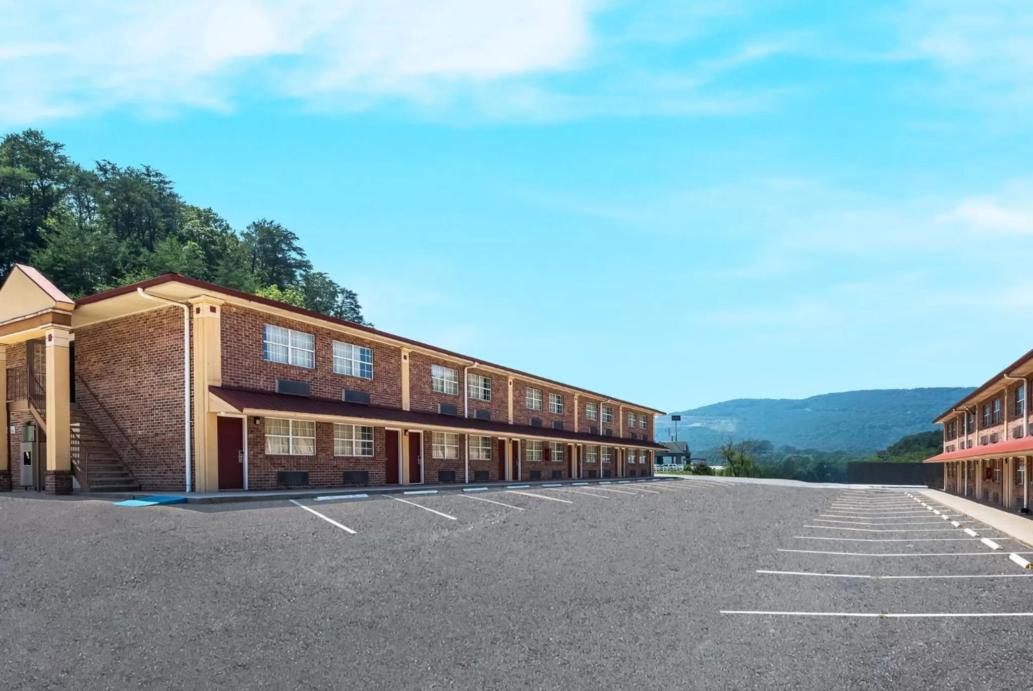 Property building in Red Roof Inn Chattanooga - Lookout Mountain