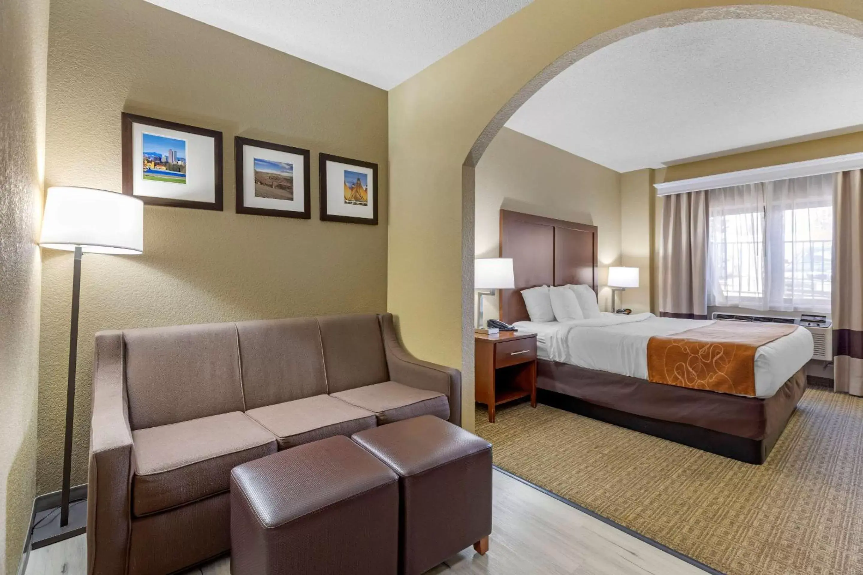 Bedroom in Comfort Suites Lakewood - Denver