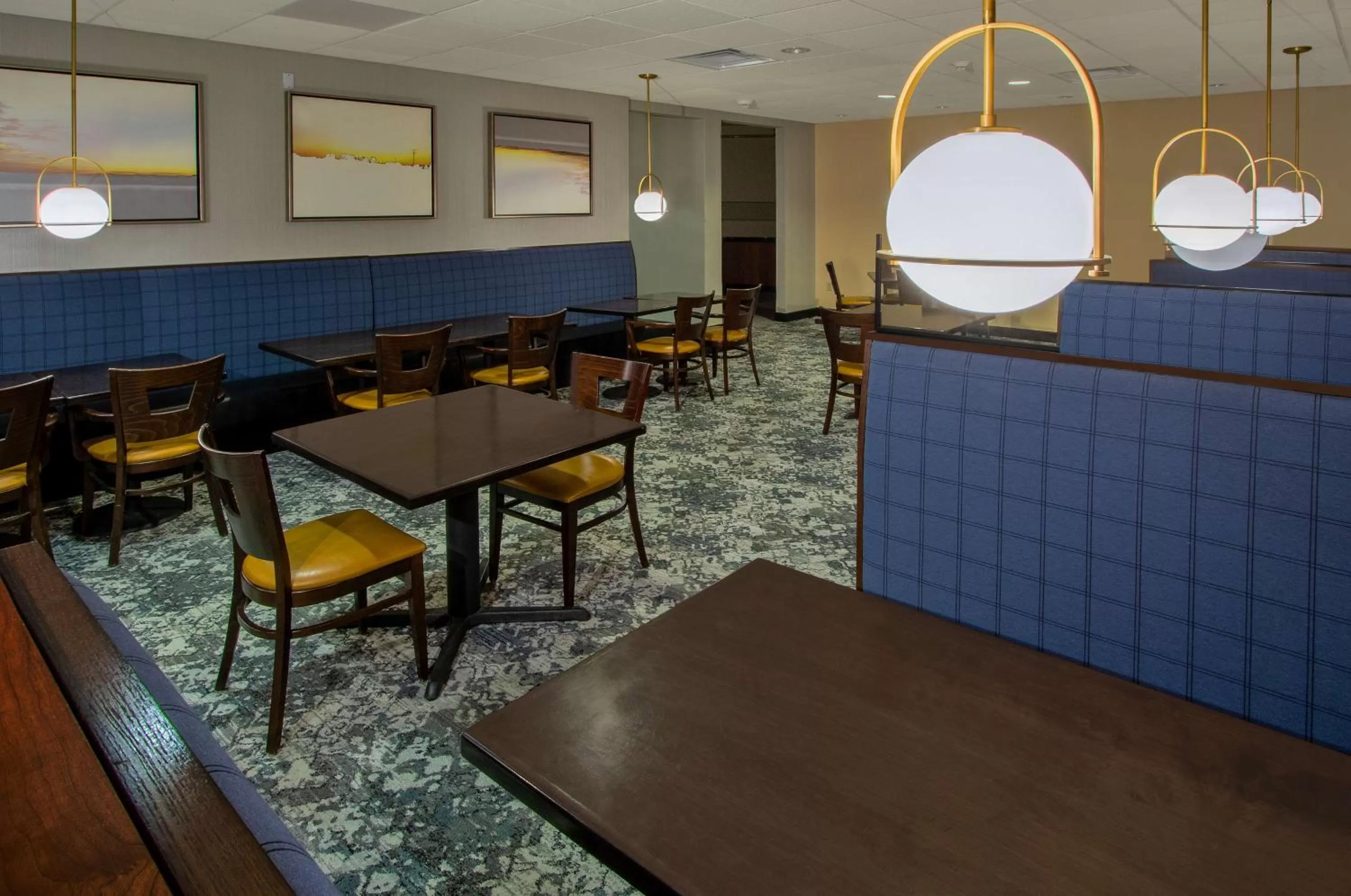 Restaurant/places to eat in Doubletree by Hilton Newark