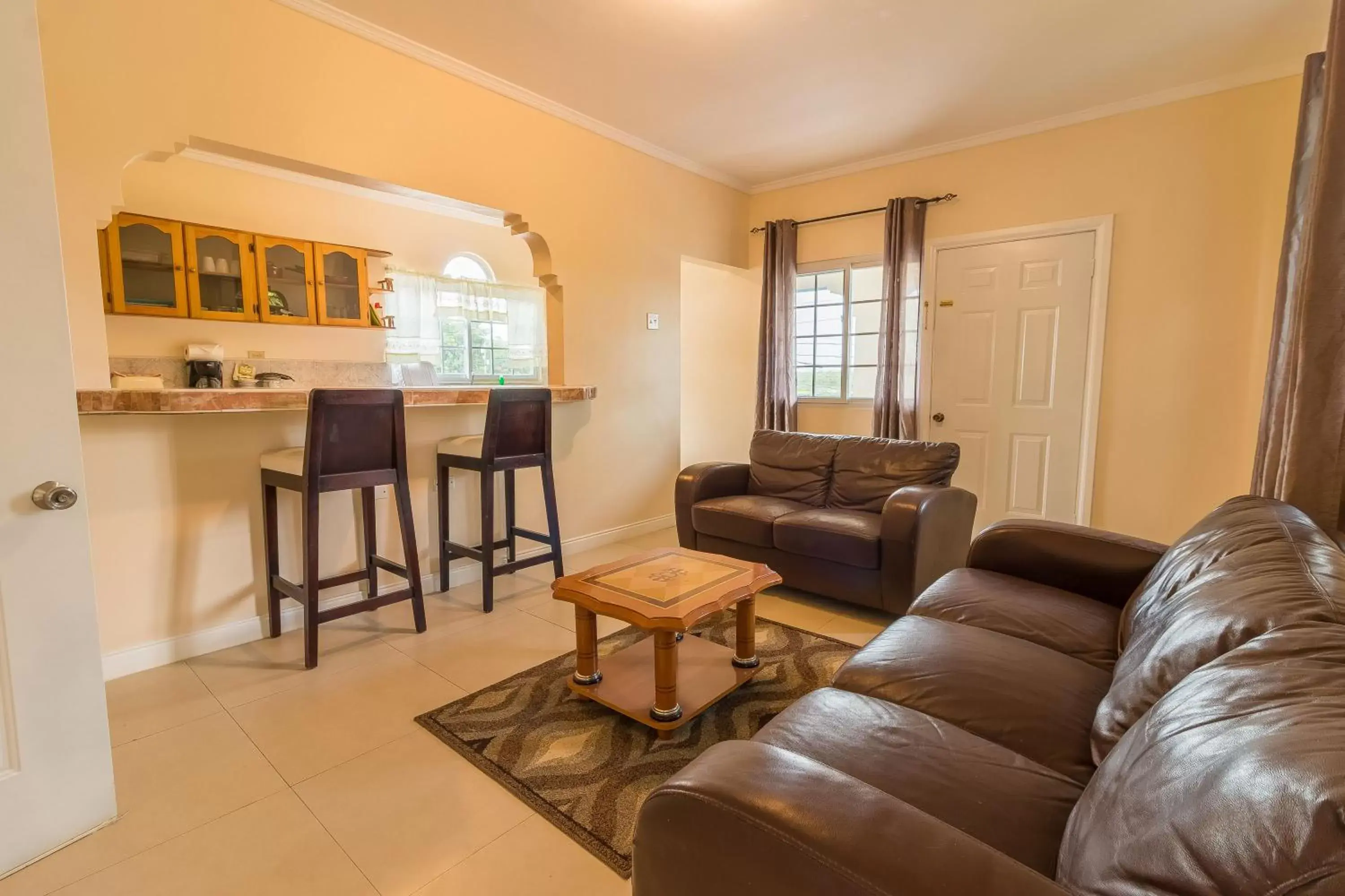 Kitchen or kitchenette, Seating Area in Travellers Beach Resort