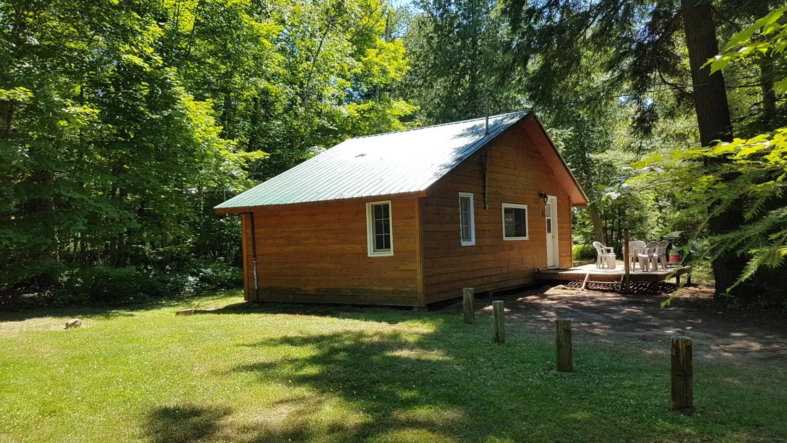 Property Building in Parkway Cottage Resort and Trading Post