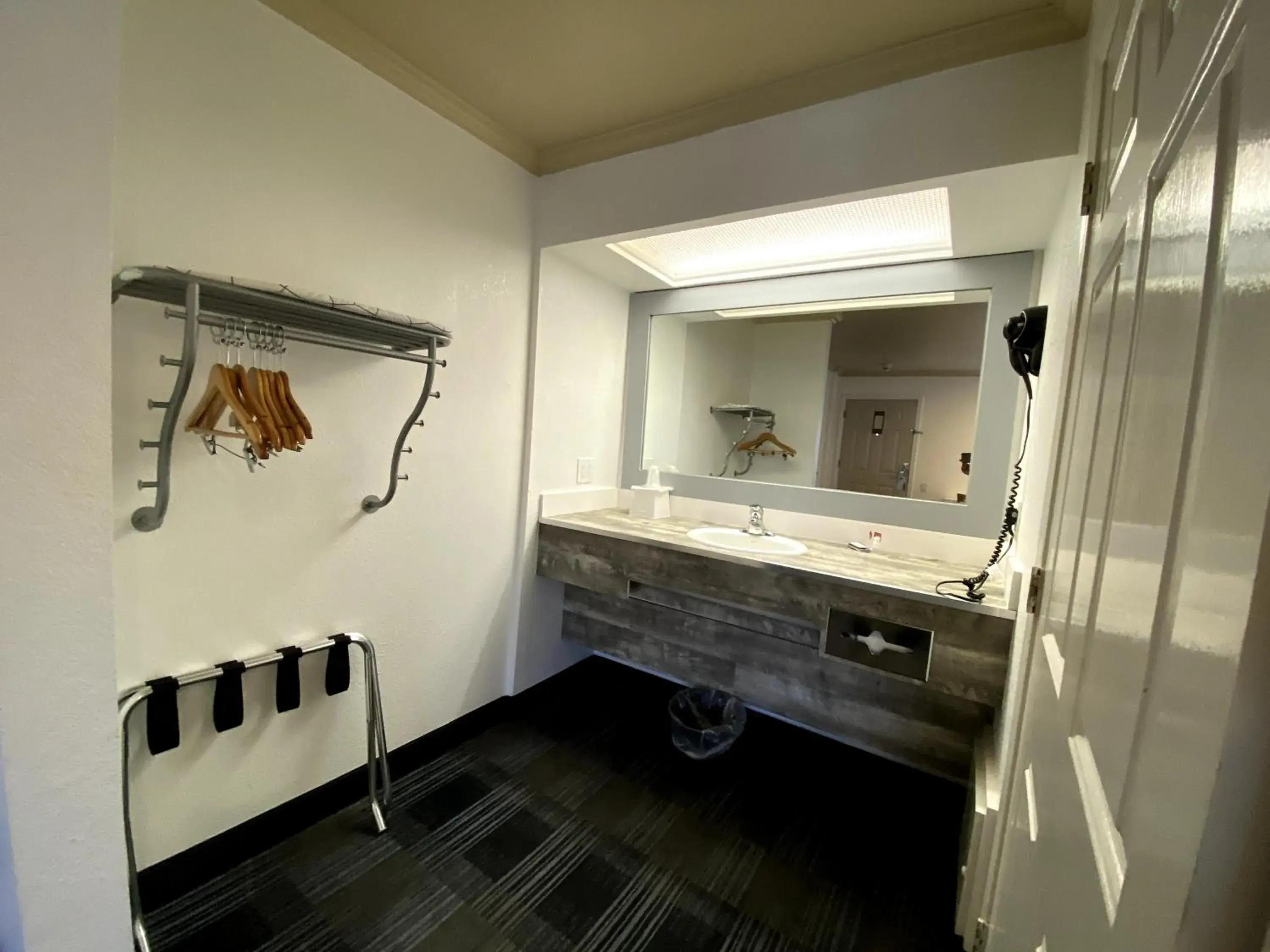 Bathroom in Bridgepoint Inn Daly City