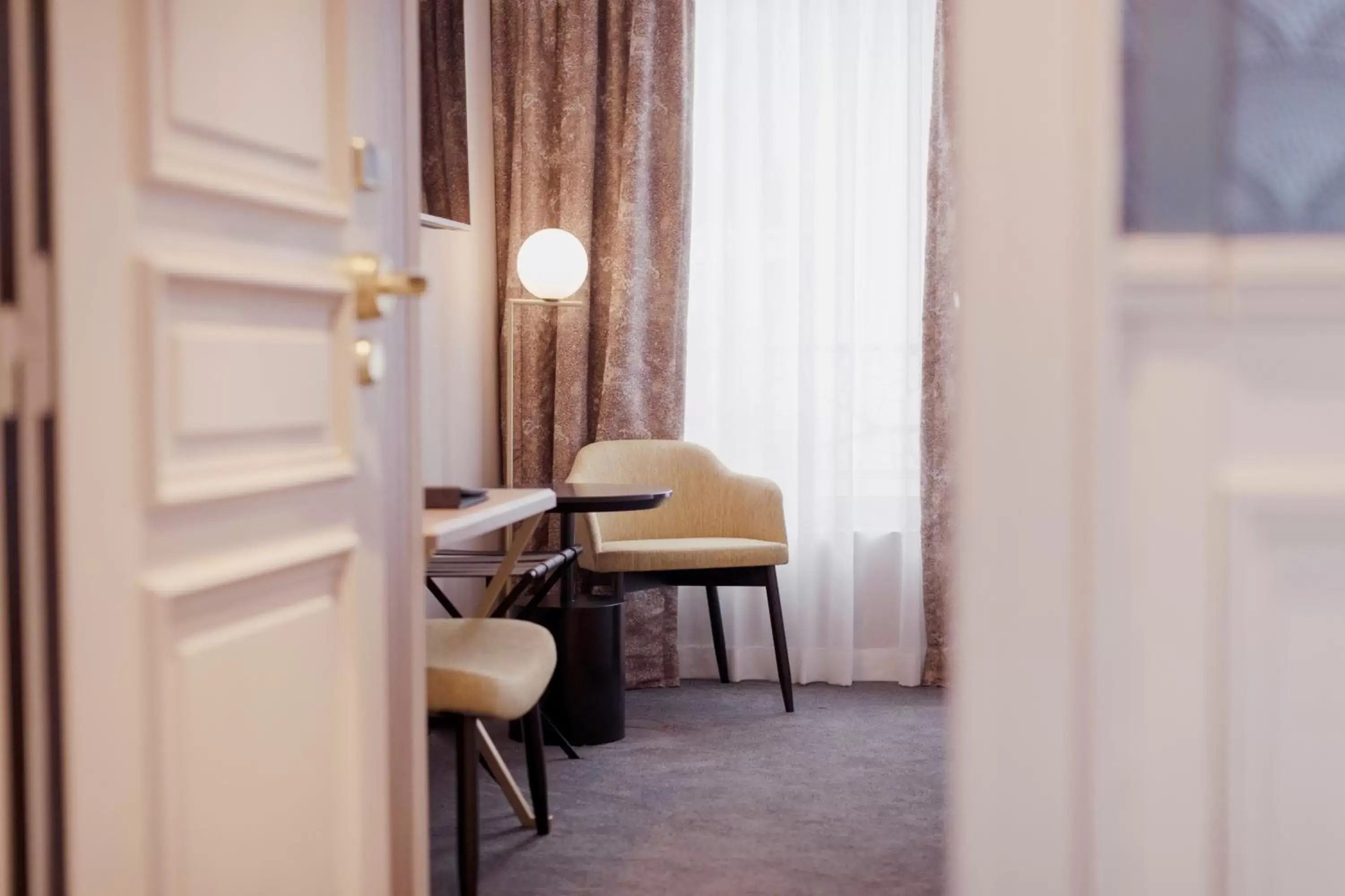 Bedroom, Seating Area in XO Hotel Paris