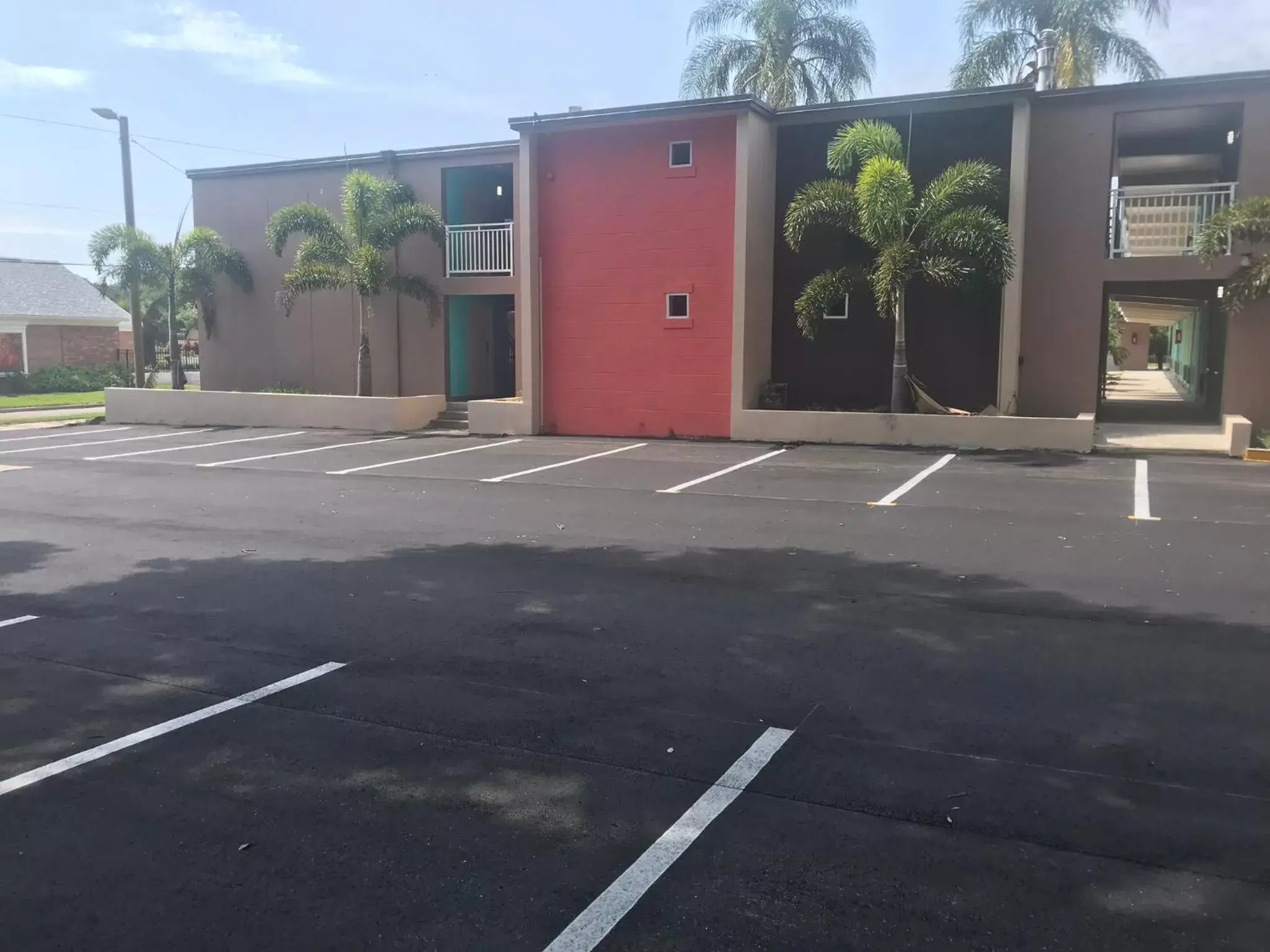 Property building in Tropical Inn & Suites, downtown clearwater