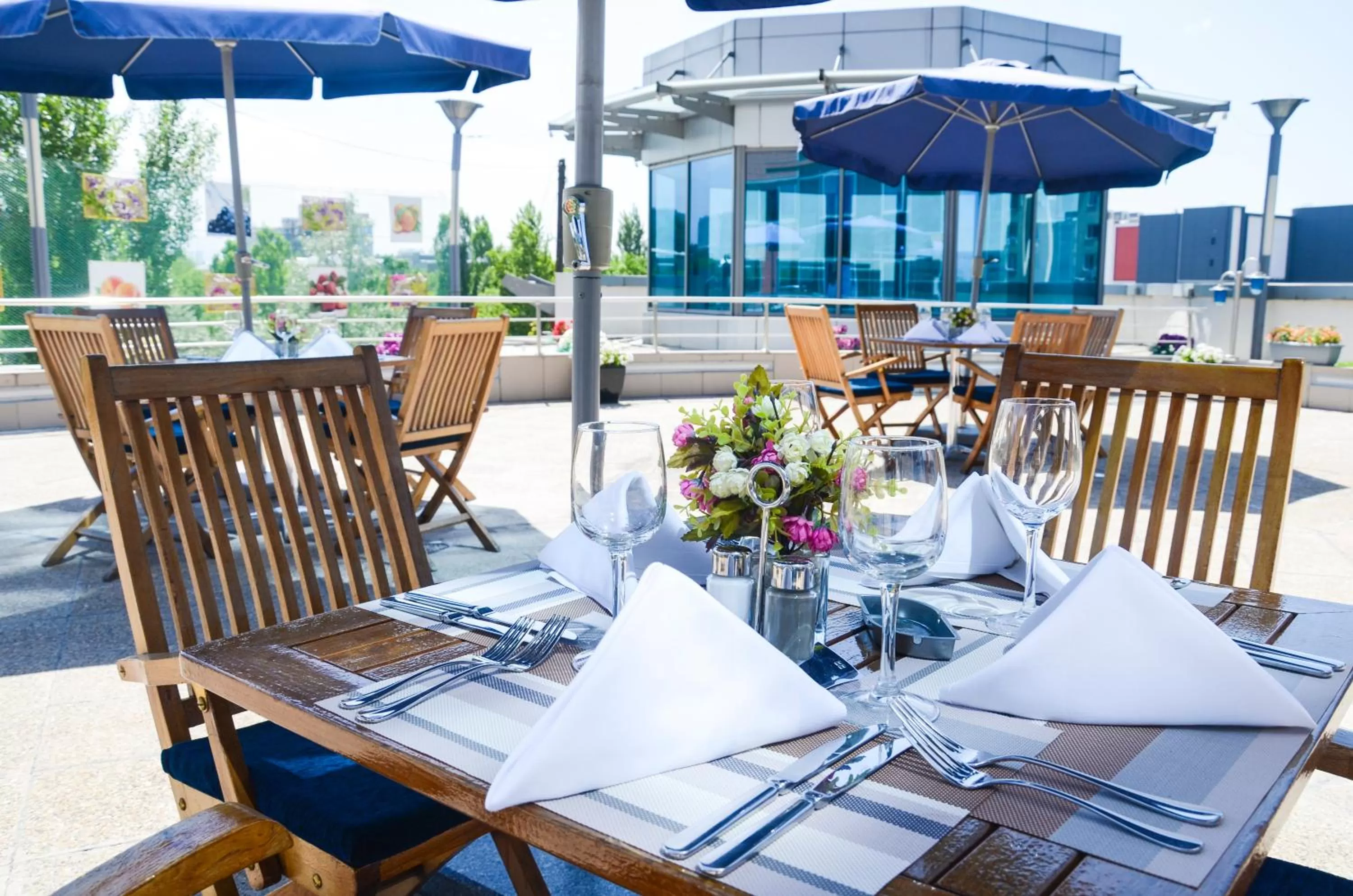 Restaurant/places to eat in Holiday Inn Almaty by IHG