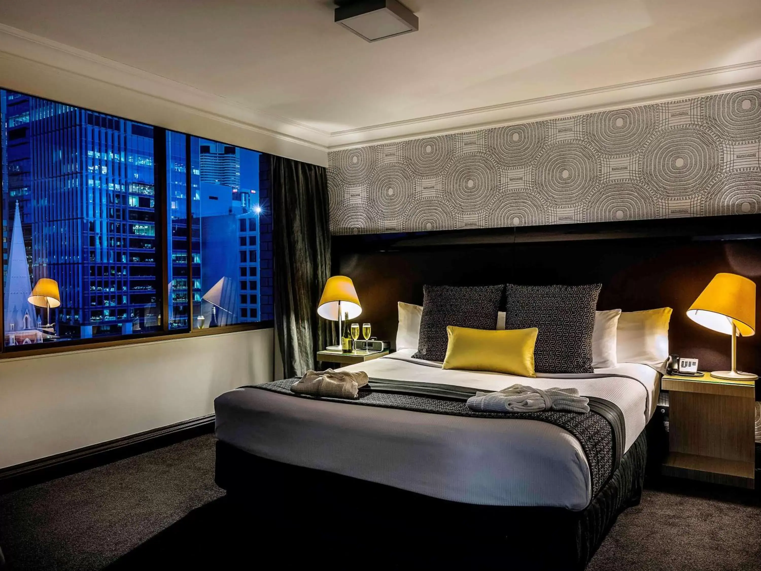 Photo of the whole room, Bed in Pullman Brisbane King George Square