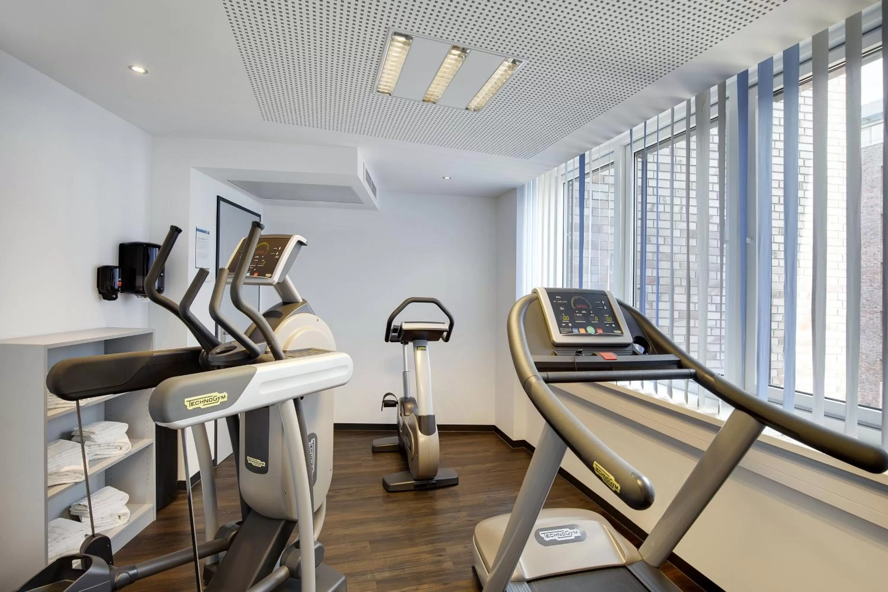 Fitness centre/facilities in Holiday Inn Express Bremen Airport by IHG