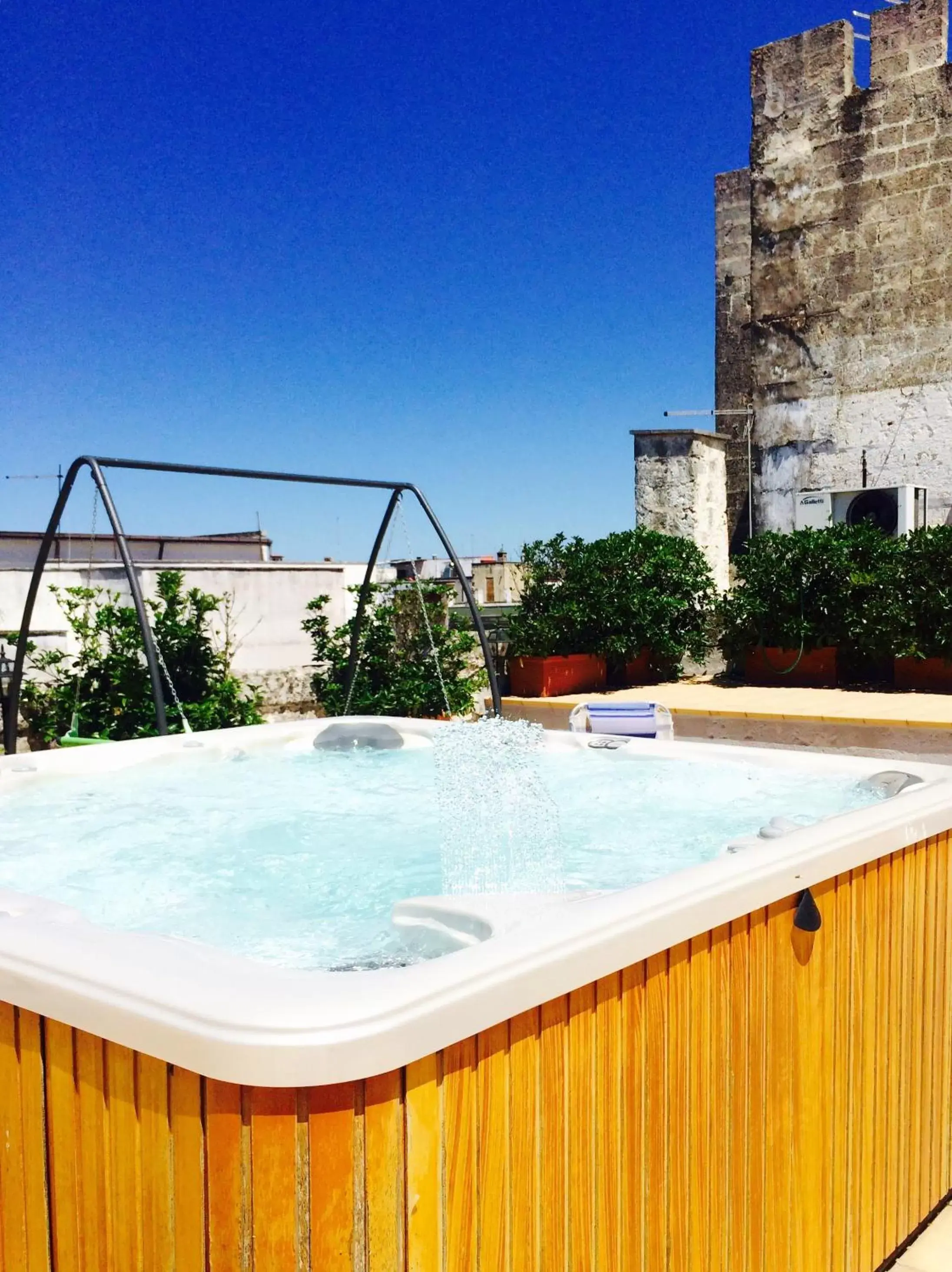 Hot Tub, Swimming Pool in Castello Conti Filo