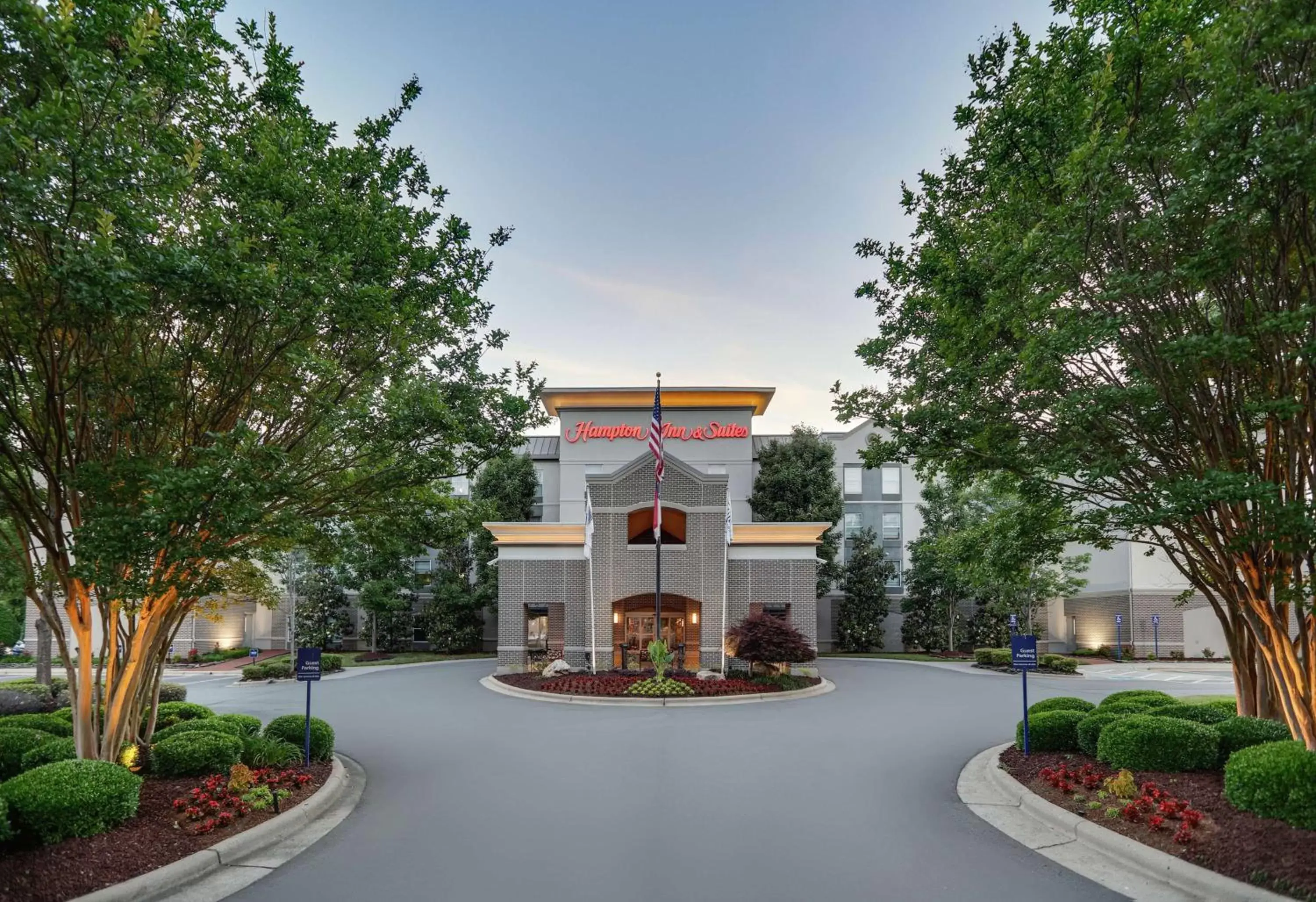 Property Building in Hampton Inn & Suites Mooresville