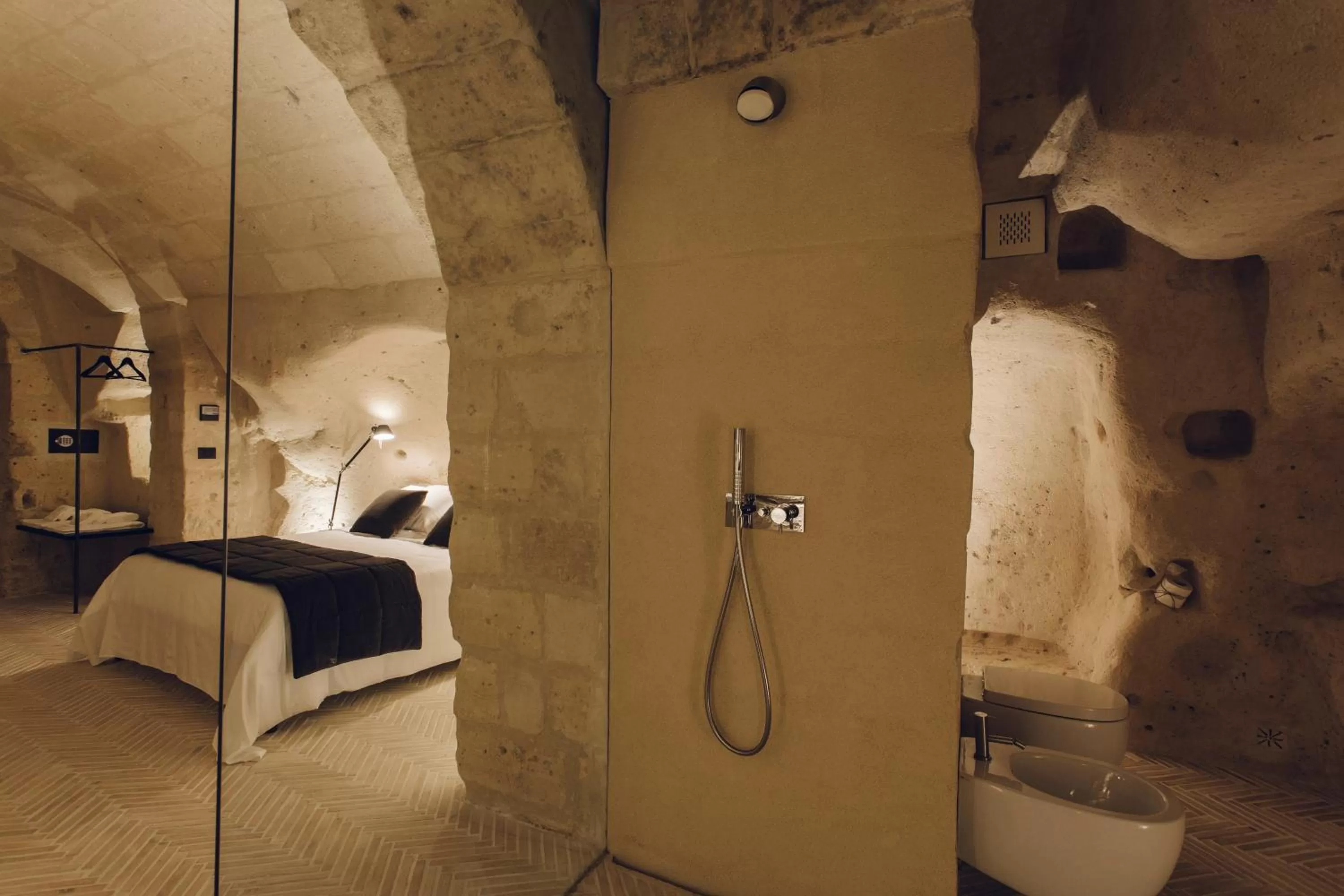 Shower, Bed in Il Palazzotto I Residence & Winery