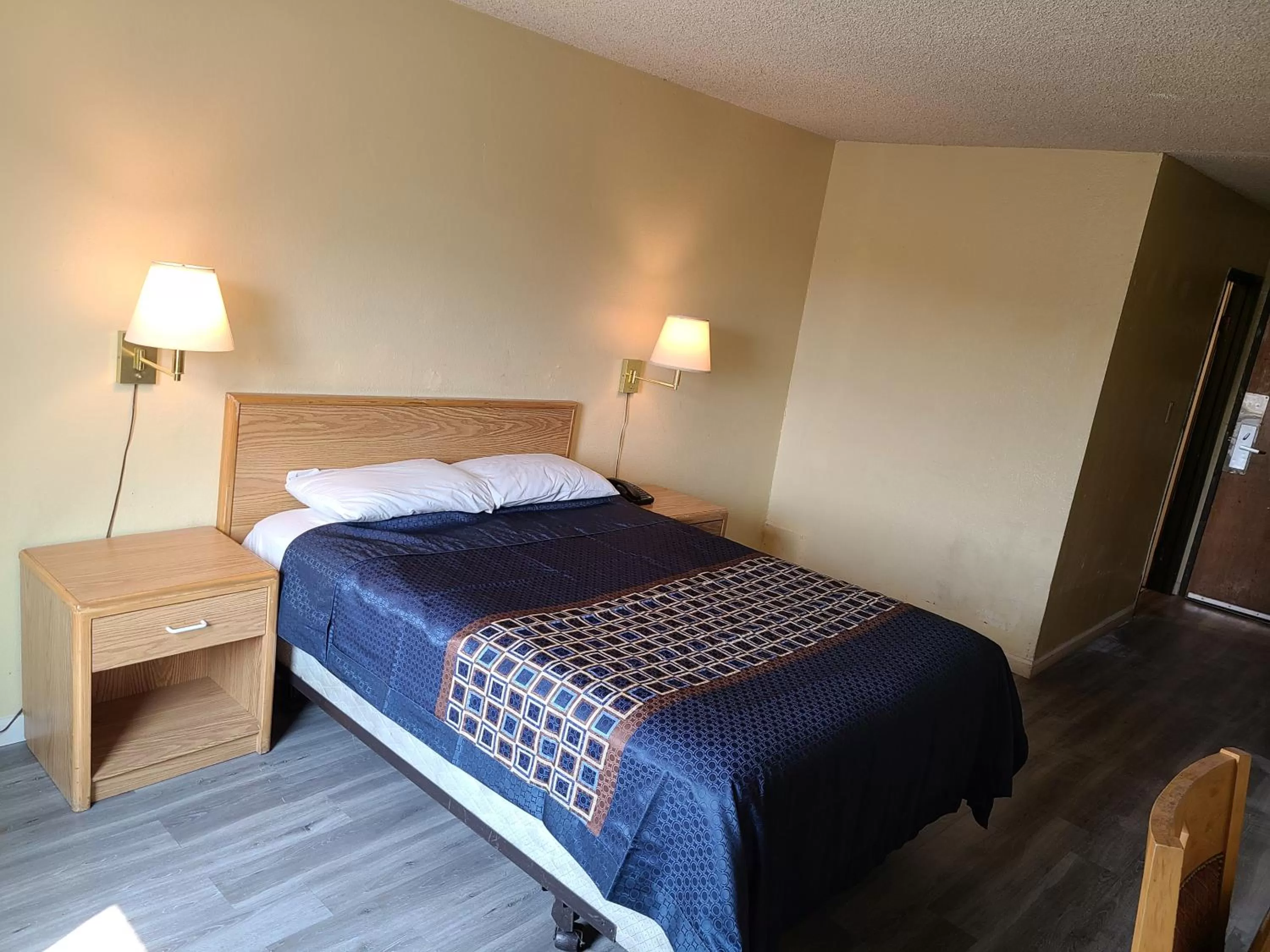 Bed in Travelodge by Wyndham Stockton