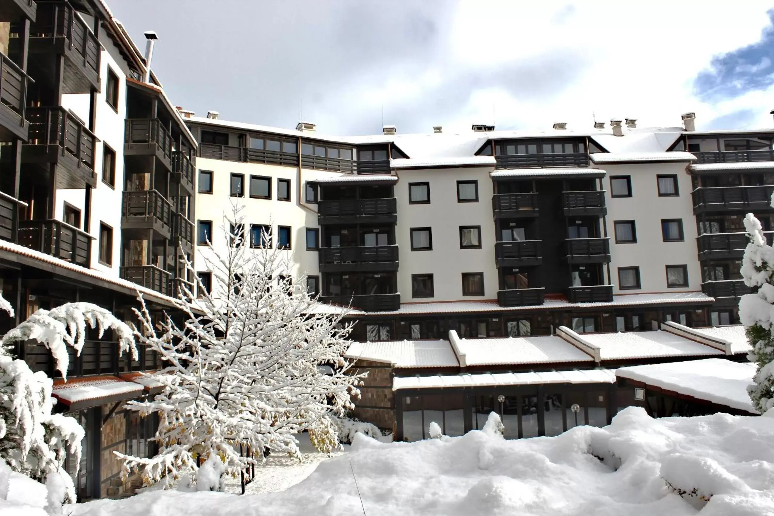 Facade/entrance, Winter in Hotel Casa Karina Bansko - Half Board & All Inclusive