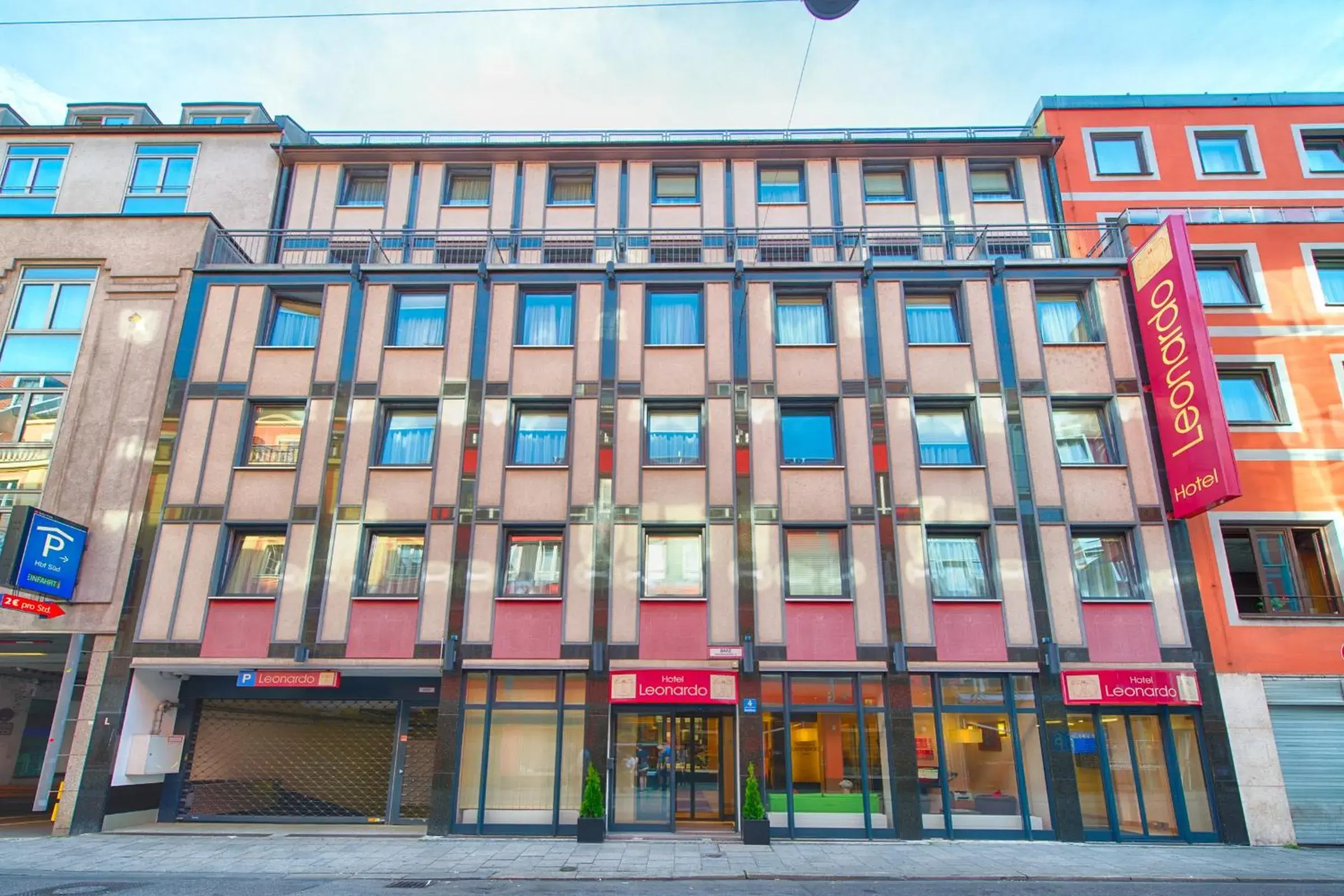 Facade/Entrance in Leonardo Hotel München City Center