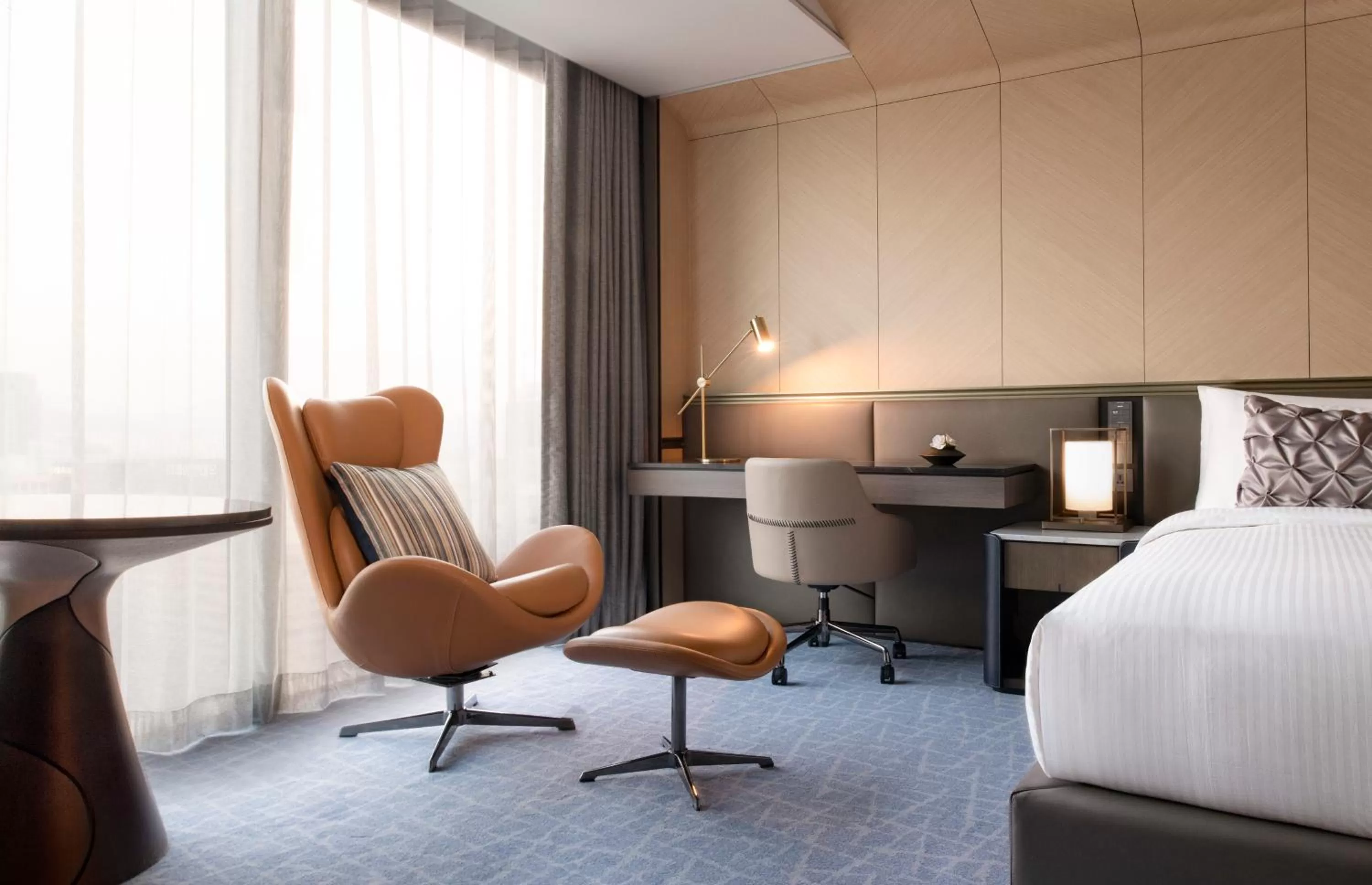 Property building, Bed in Fairmont Ambassador Seoul