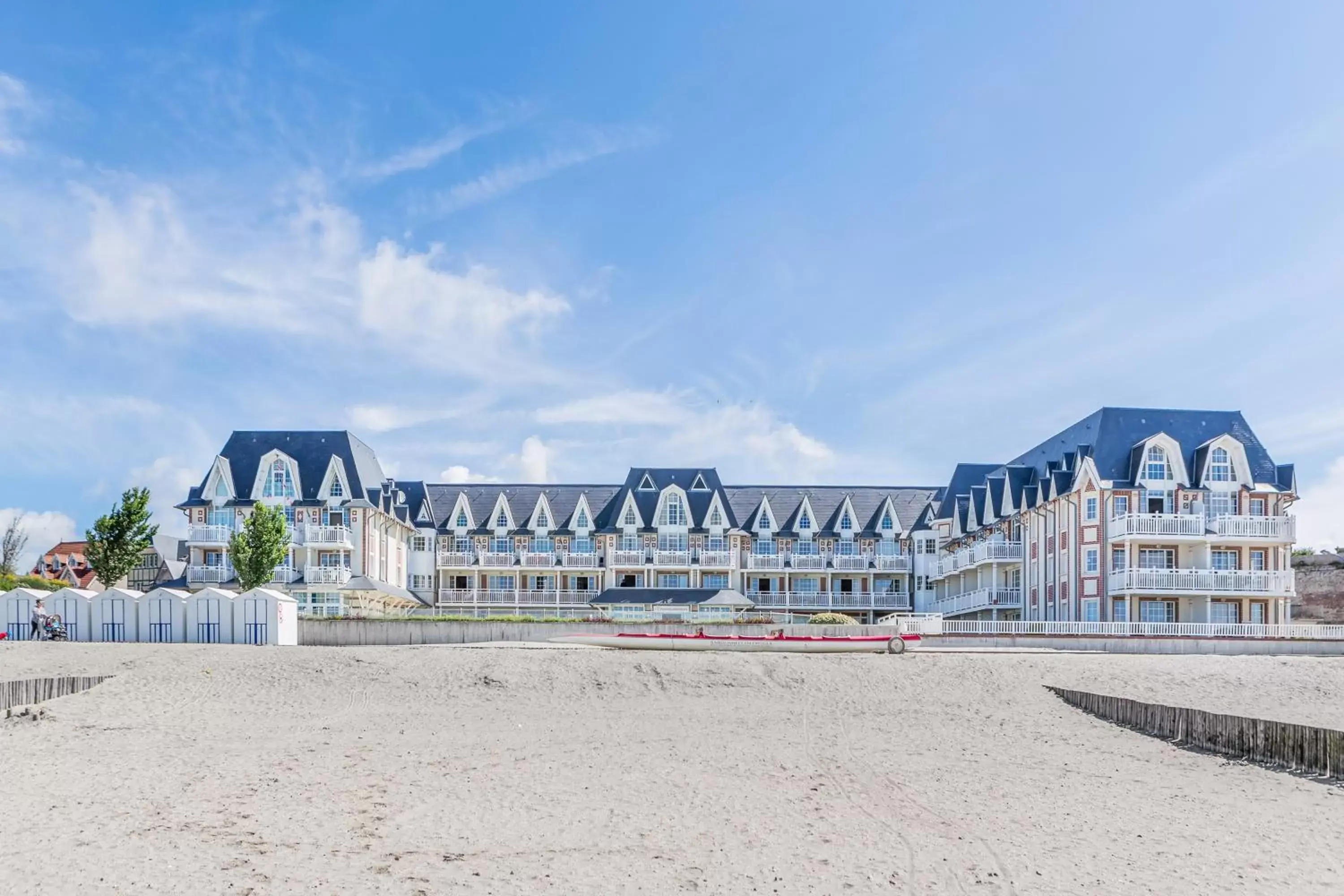 Property building, Beach in Pierre & Vacances Premium Résidence de la Plage