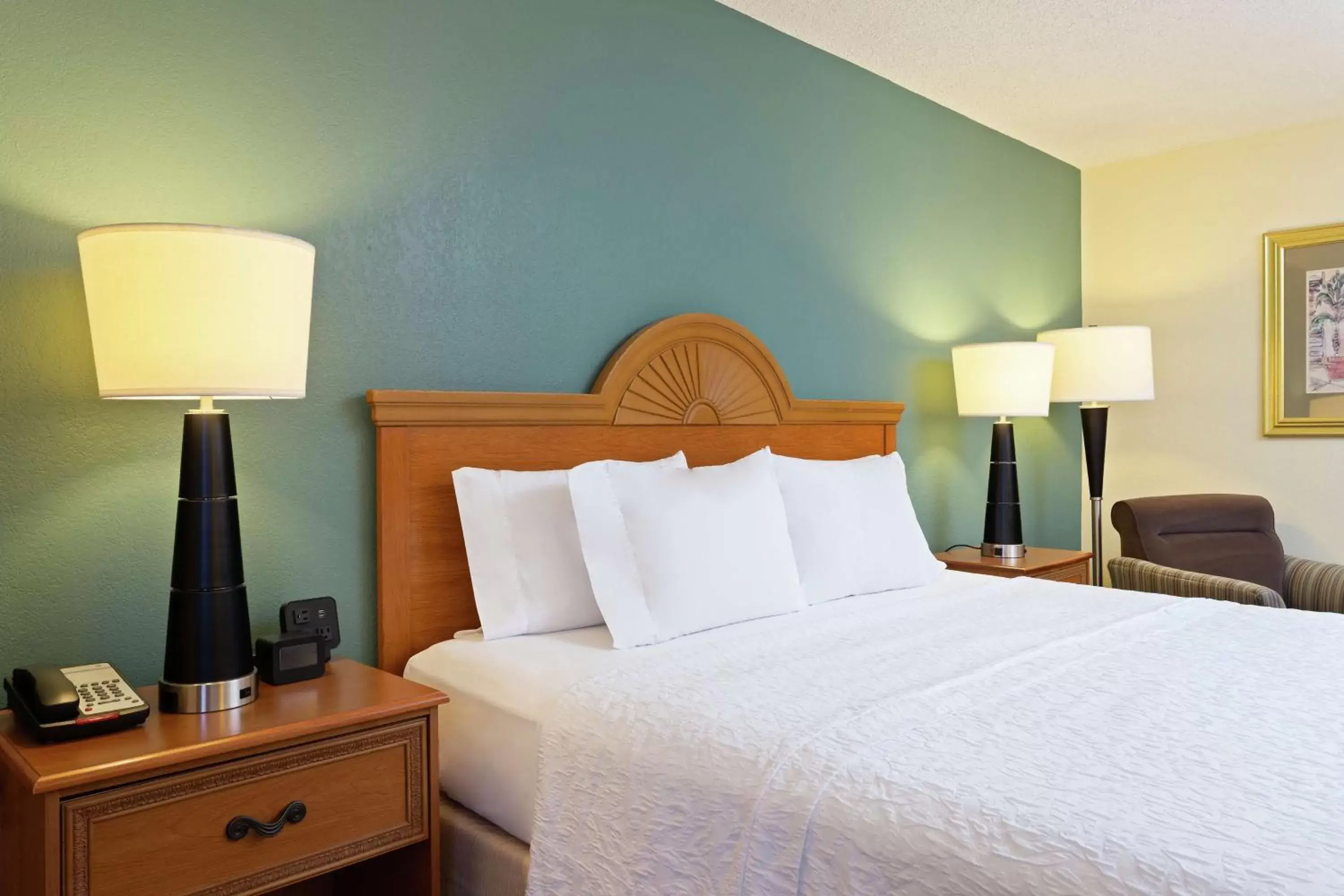 Bed in Hampton Inn & Suites Venice Bayside South Sarasota
